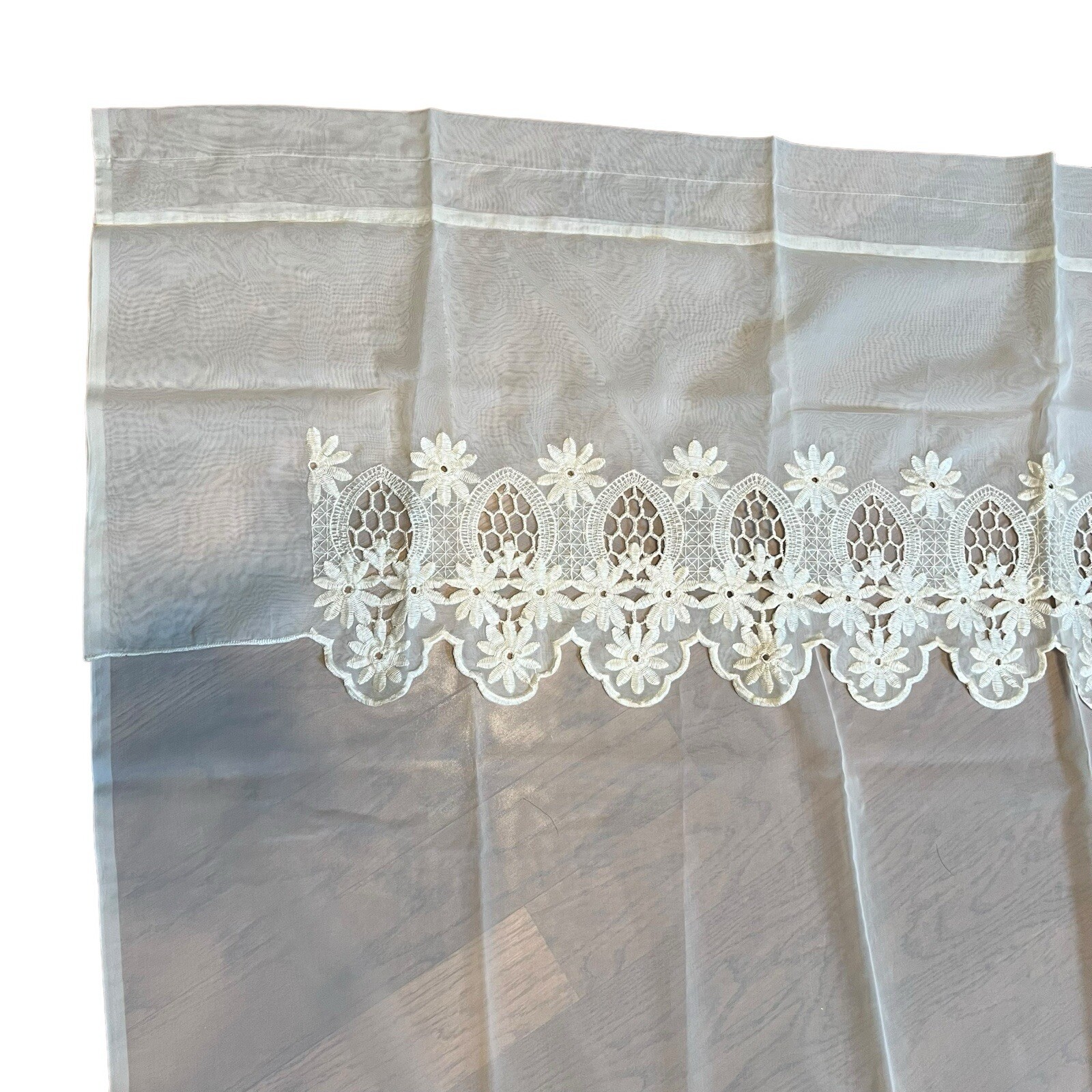 Pair VTG Lace Sheer Curtain Tiers Embroidered Scallop Daisy Flowers White Tiers