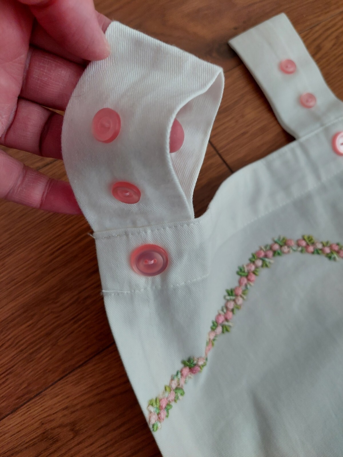 WAMSUTTA Embroidered 2 pc.Curtains Panels 100% cotton white /pink/green 42″×63″