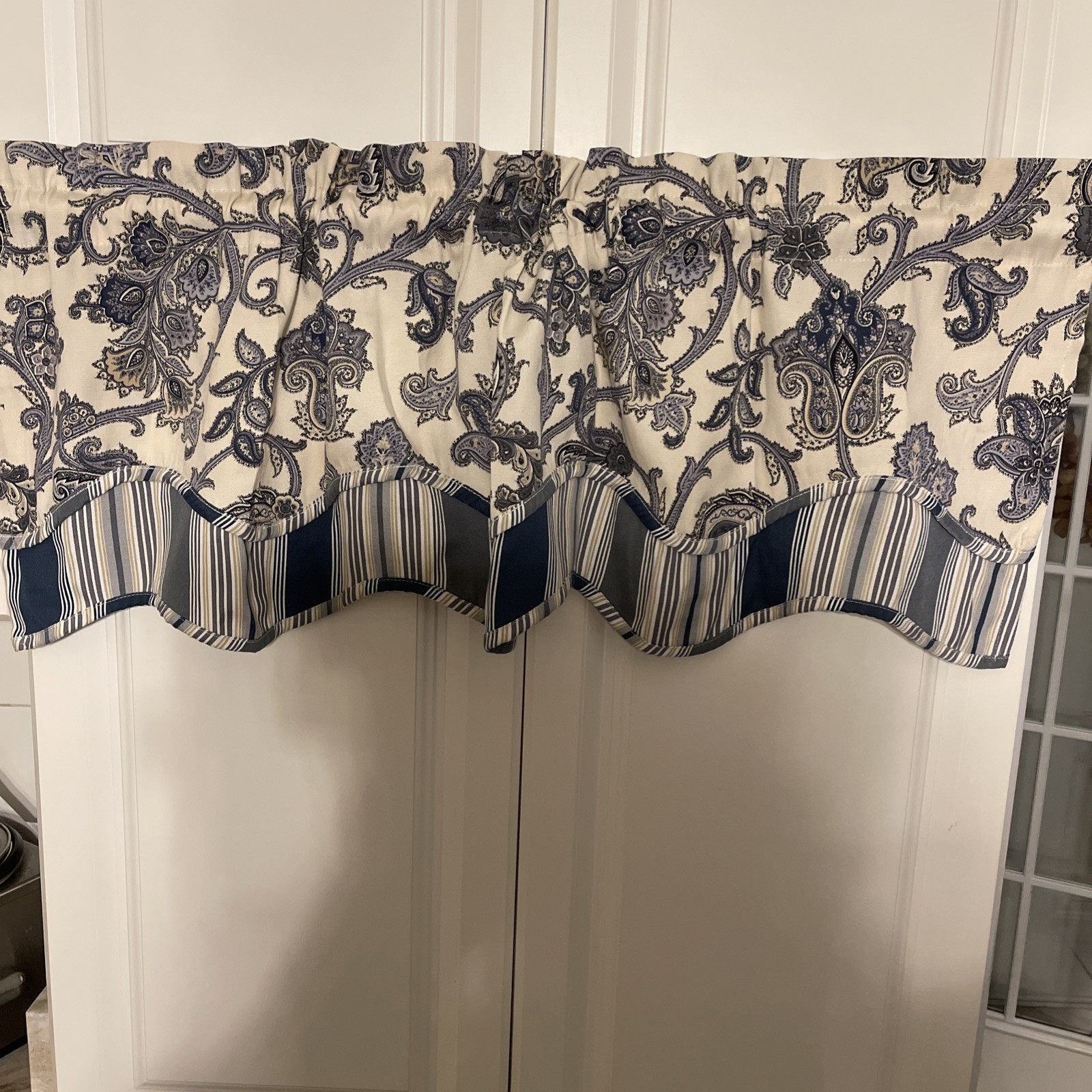 Traditions Waverly Floral Scallop Window Valance Blue 50×16 Paisley Stripe