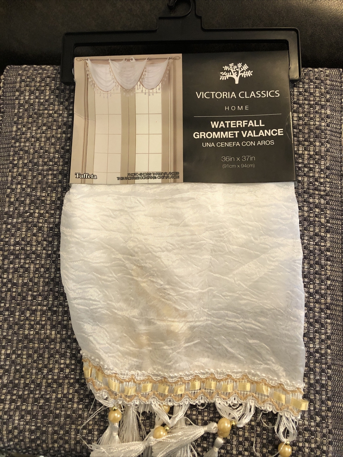 NEW Victoria Classics White Waterfall Taffeta Grommet Valance Fringed gold 36×37