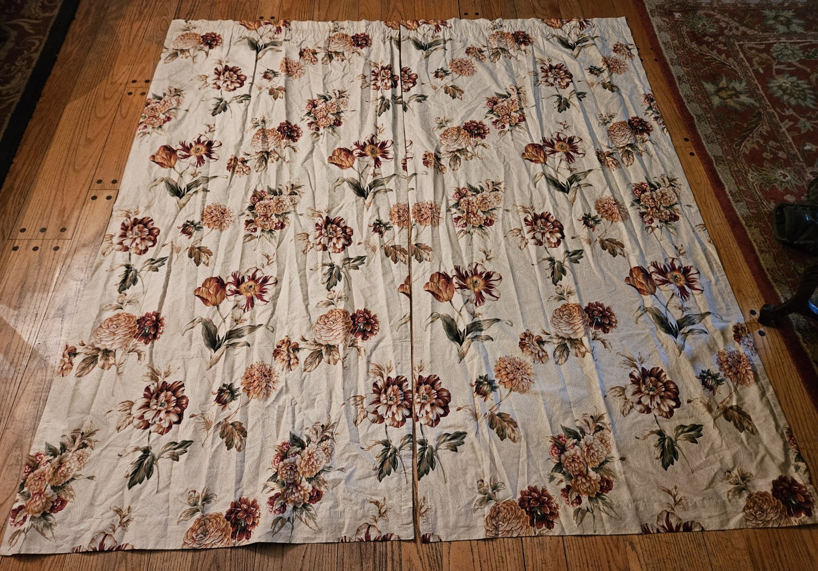 JC Penney Chris Madden Floral Pattern Pair of Rod Top Curtain Panels 41″x86″