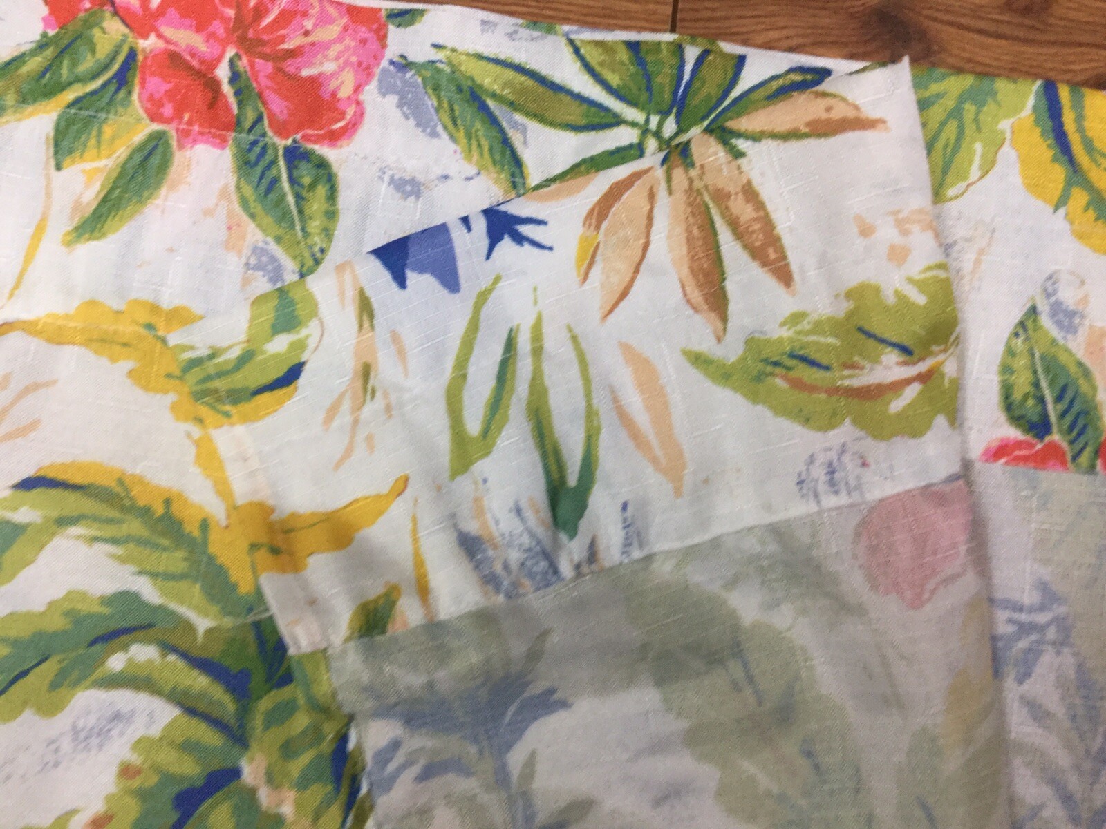 TROPICAL VALANCE WHITE PINK BLUE GREEN PINEAPPLE PALM HIBISCUS 73 X 15 BEAUTIFUL