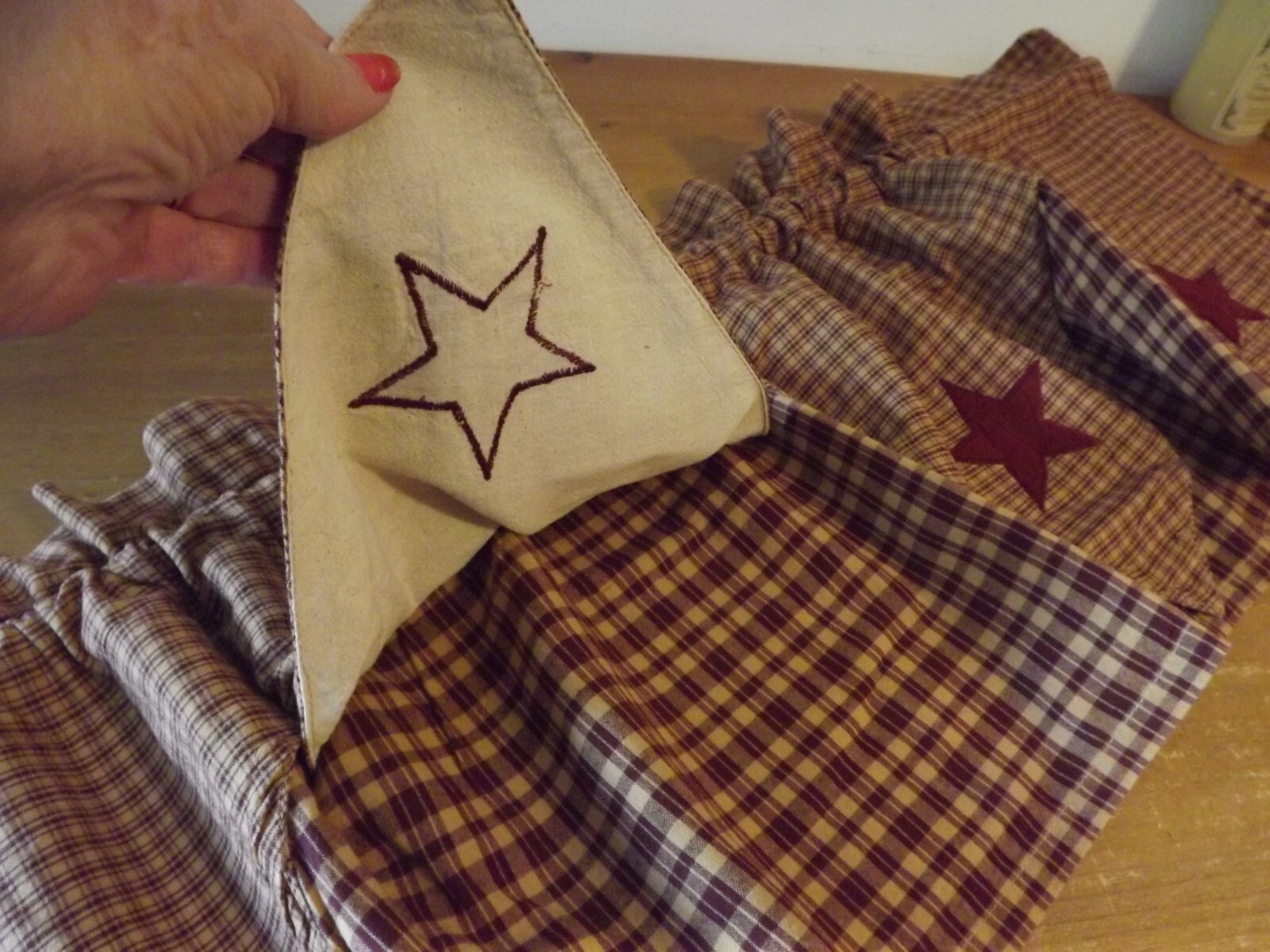IHF 2 layer lined valance PLAID w/ COUNTRY STARS maroon & tan 56″W