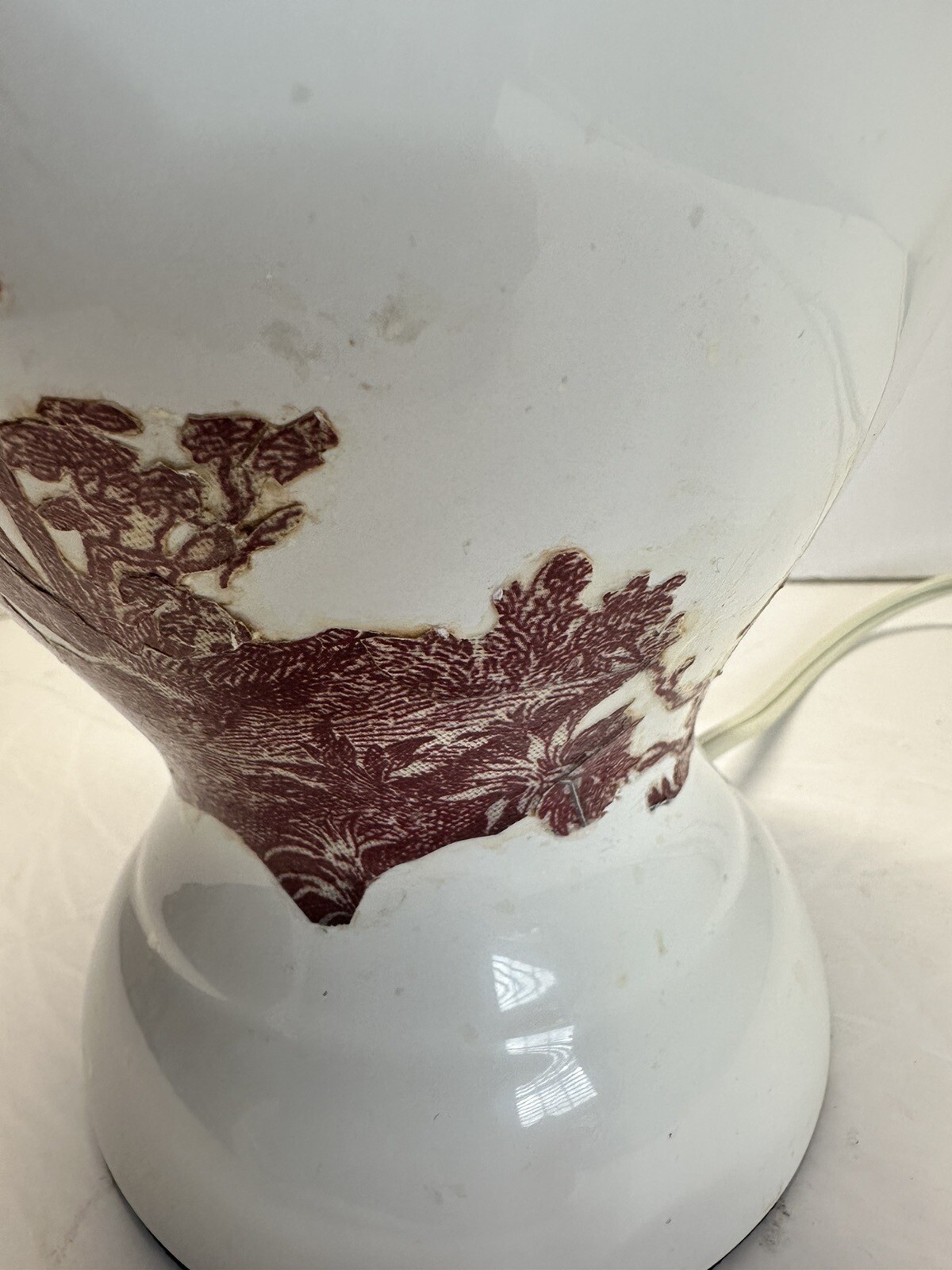 Waverly Ceramic “Country Life» Lamp Custom Design White And Red