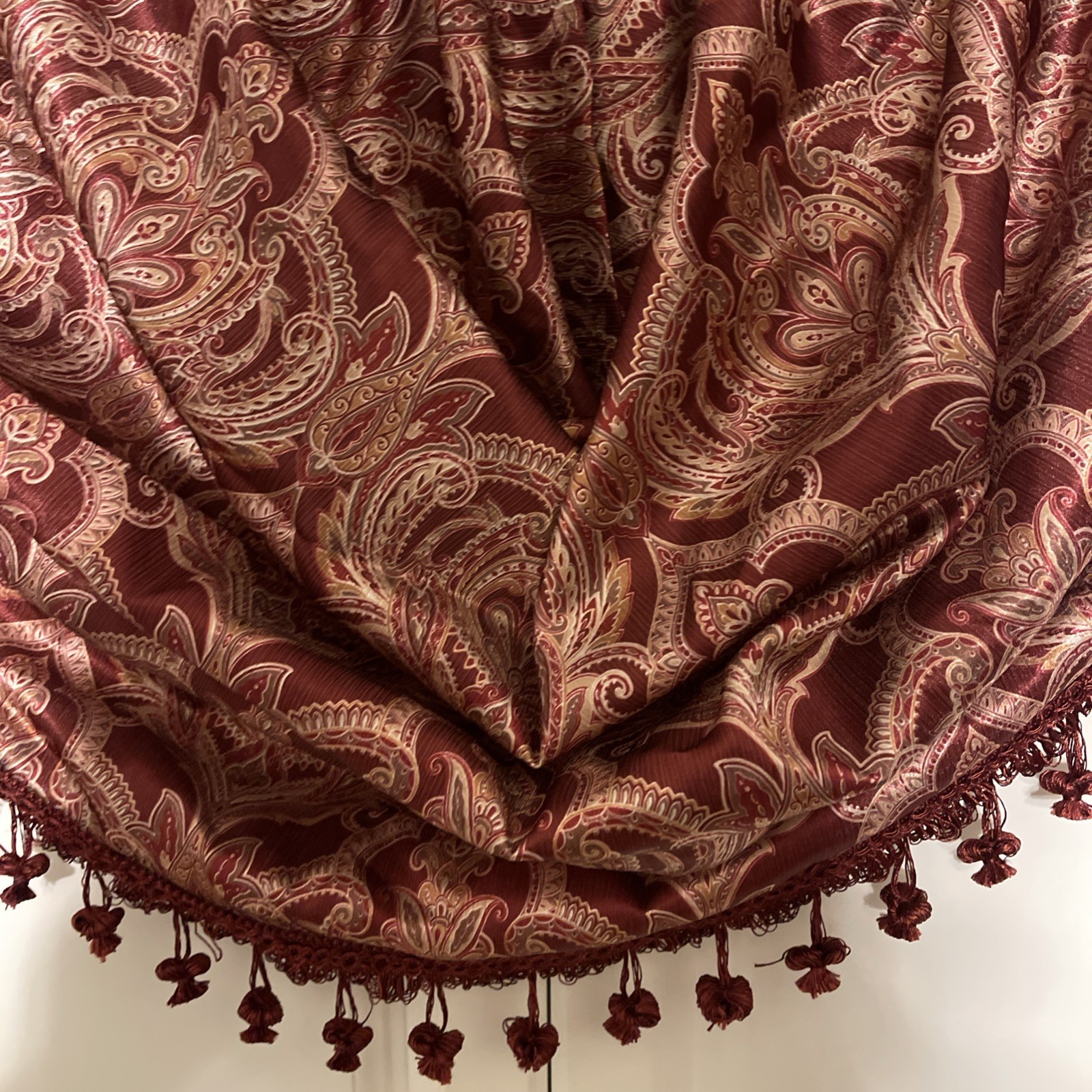 JC Penney Royal Velvet Paisley Burgundy Gold Waterfall Valance 40×23 Tassels