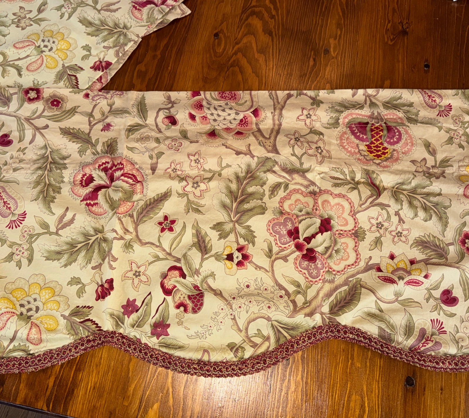 2 Waverly Rod Pocket Valance, Imperial Dress Antique, 50″ W X 15″ L EUC