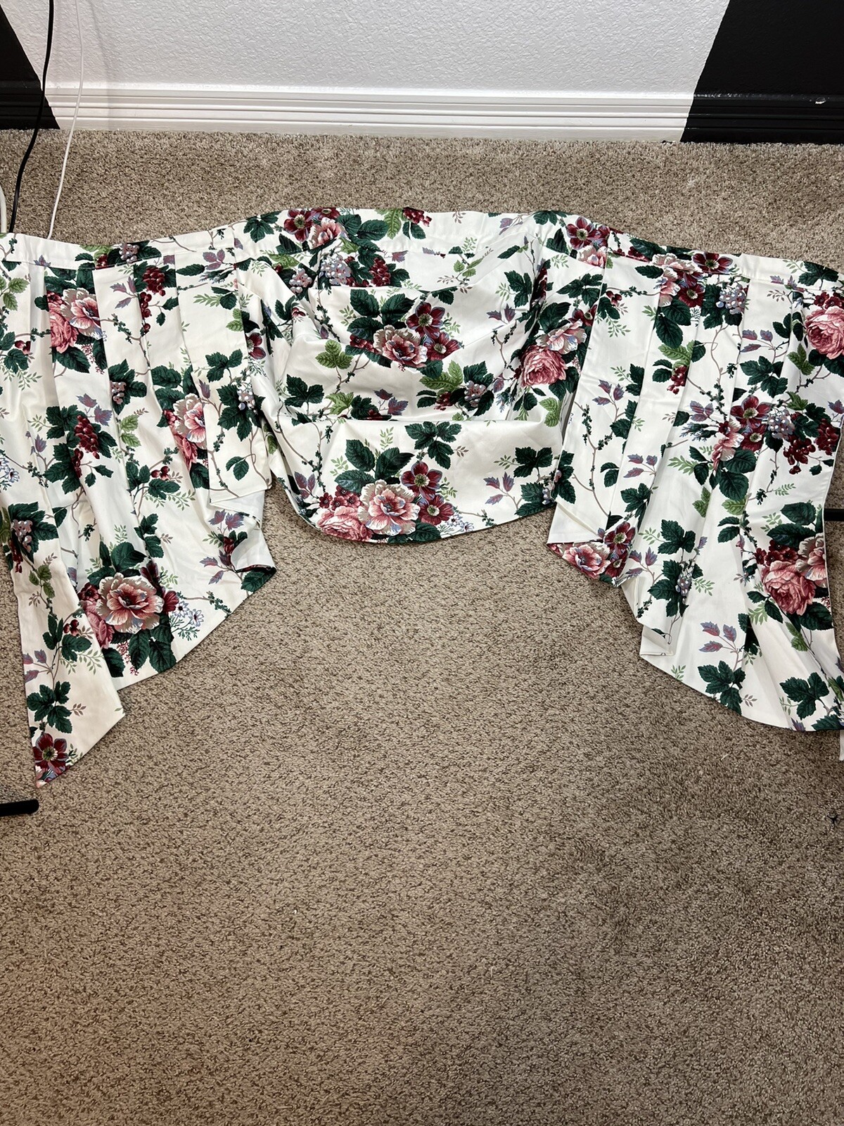 Waverly 3 Piece Curtain/Valance Set «Pleasant Valley Floral» Pattern