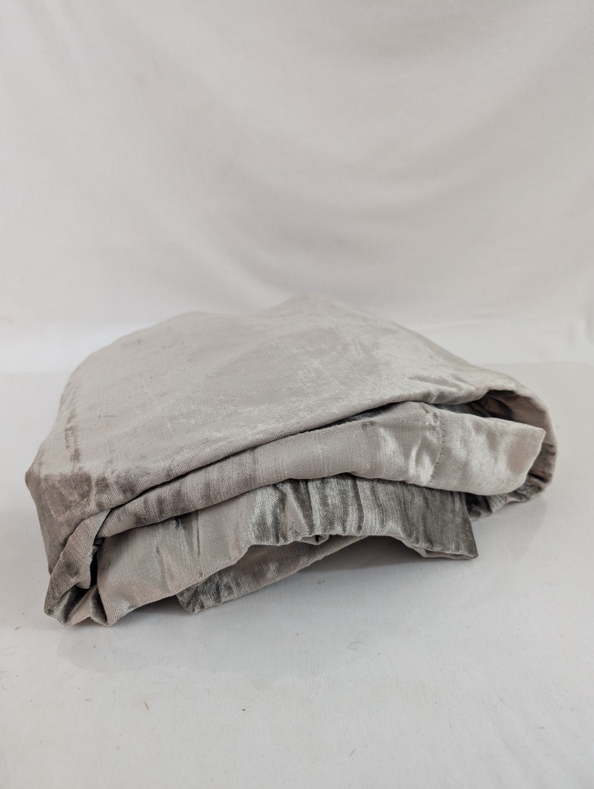 Quince Luster Velvet Curtain Panel Silver Lined Single Drape 48″ Open Box