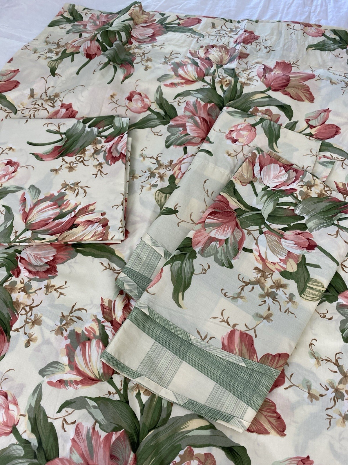 Waverly Garden Lane 4pc SET, 2 VALANCEs 18×72 + 2 PANELS 42×84 Pink Tulips