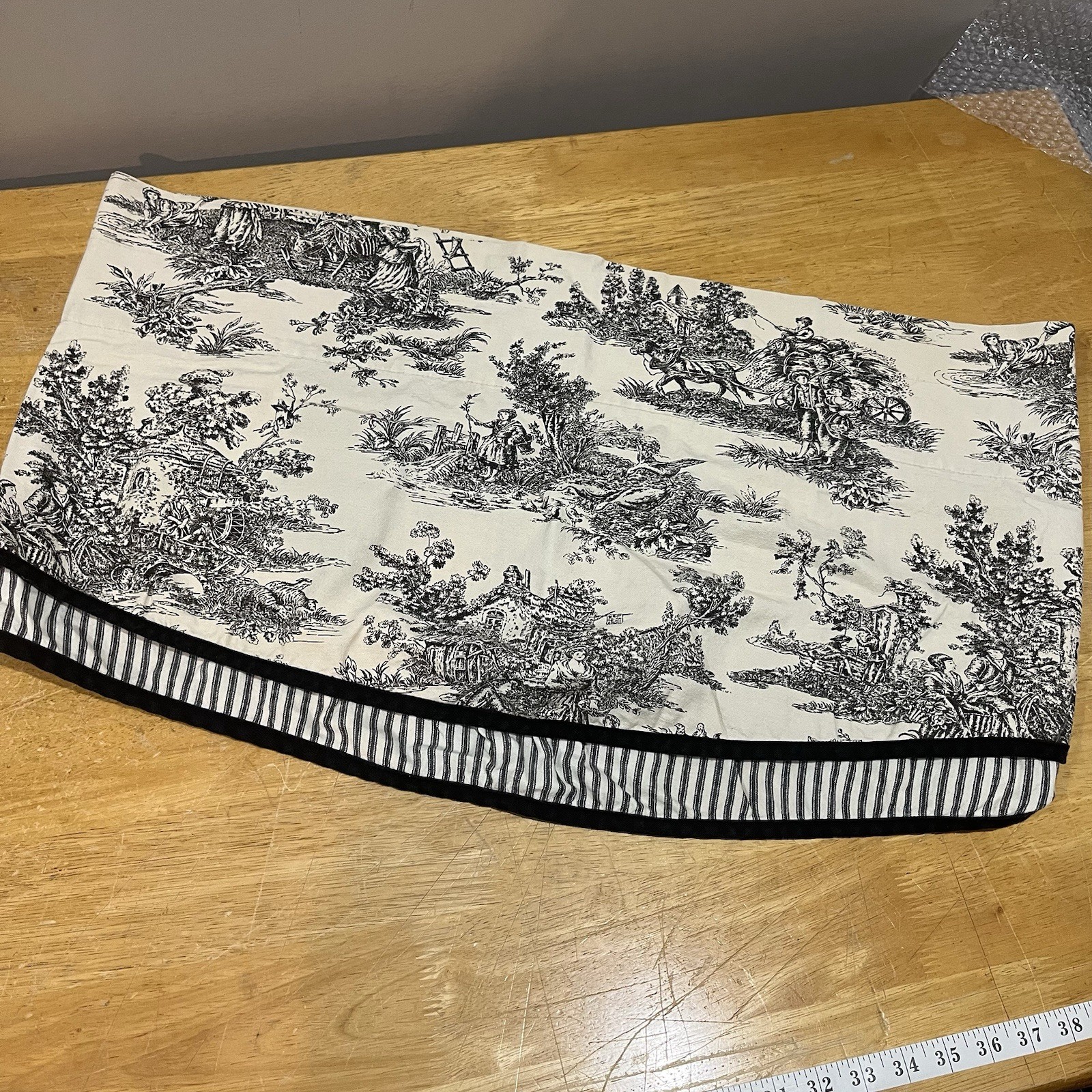 Waverly Garden Room Double Layer Ascot Valance Wellington Toile Black 58×19″