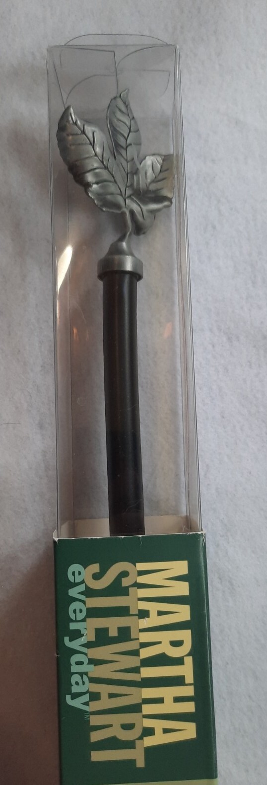MARTHA STEWART DECORATIVE ROD SET FINIAL FALL LEAF 28″ TO 48″ EXTENSION BRACKETS