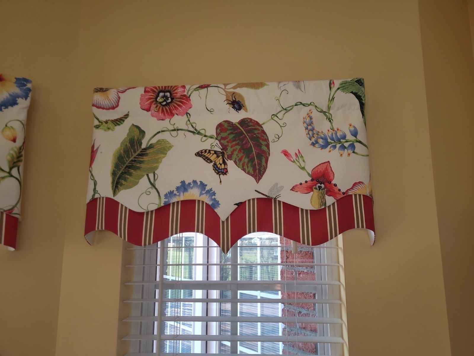 Custom Made Rod Pocket Valance Floral Bug Garden Curtain 34″ x 16.5” Shaped Swag