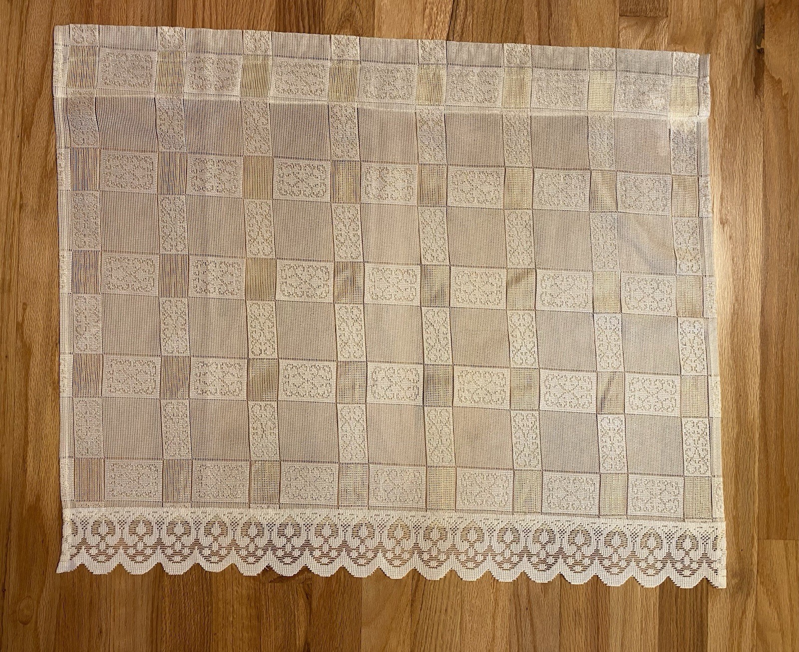 Vintage Cafe Curtains 4 Panels Ivory And Gold Polyester 24.5in x 30in Retro