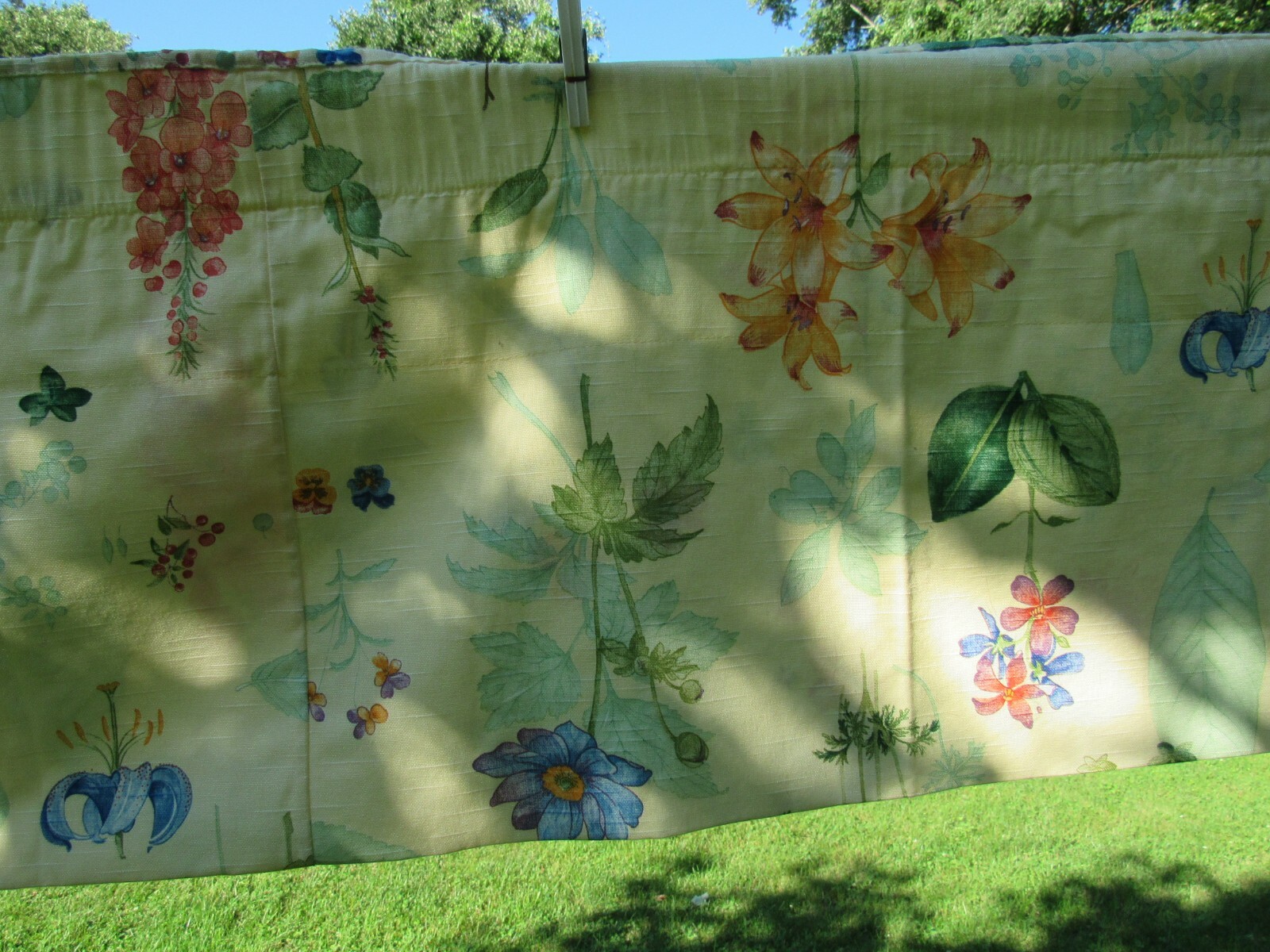 PRE-OWNED PAIR OF WAVERLY YELLOW FLORAL VALENCES – PRETTY – 16 X 79 – USA