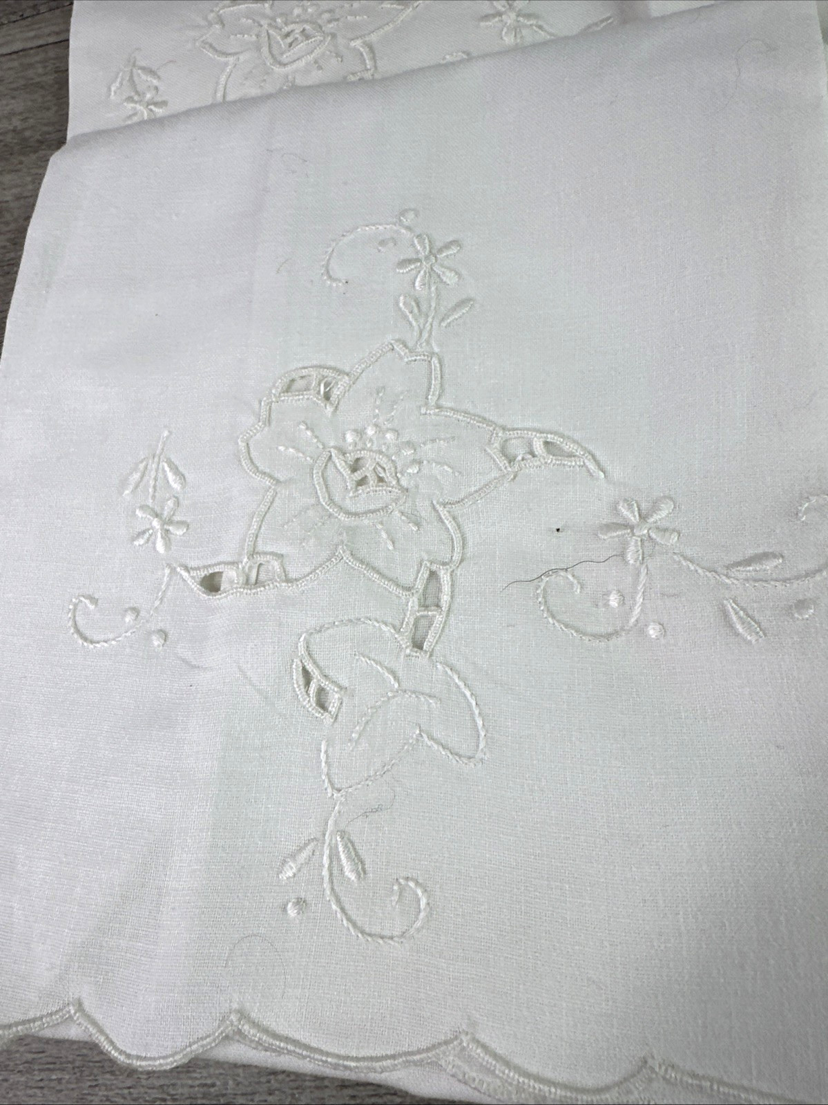 Lot of 4 Unbranded White Embroidered Curtains 1” Rod Pocket Floral 14” X 22”