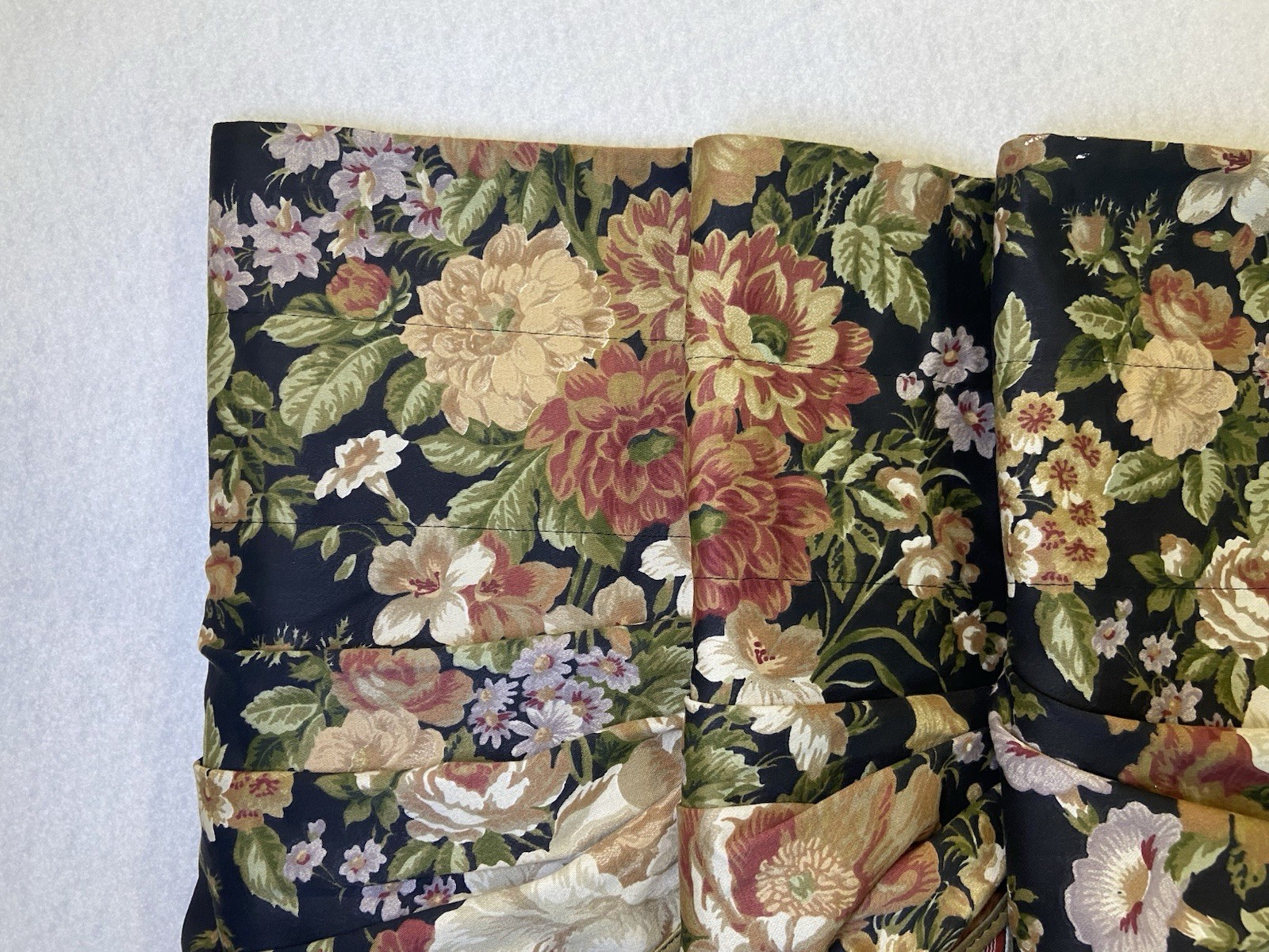 EUC Lot of 4 Waverly Valance Black Floral Stripe Traditional Elegant 74.5 x 16