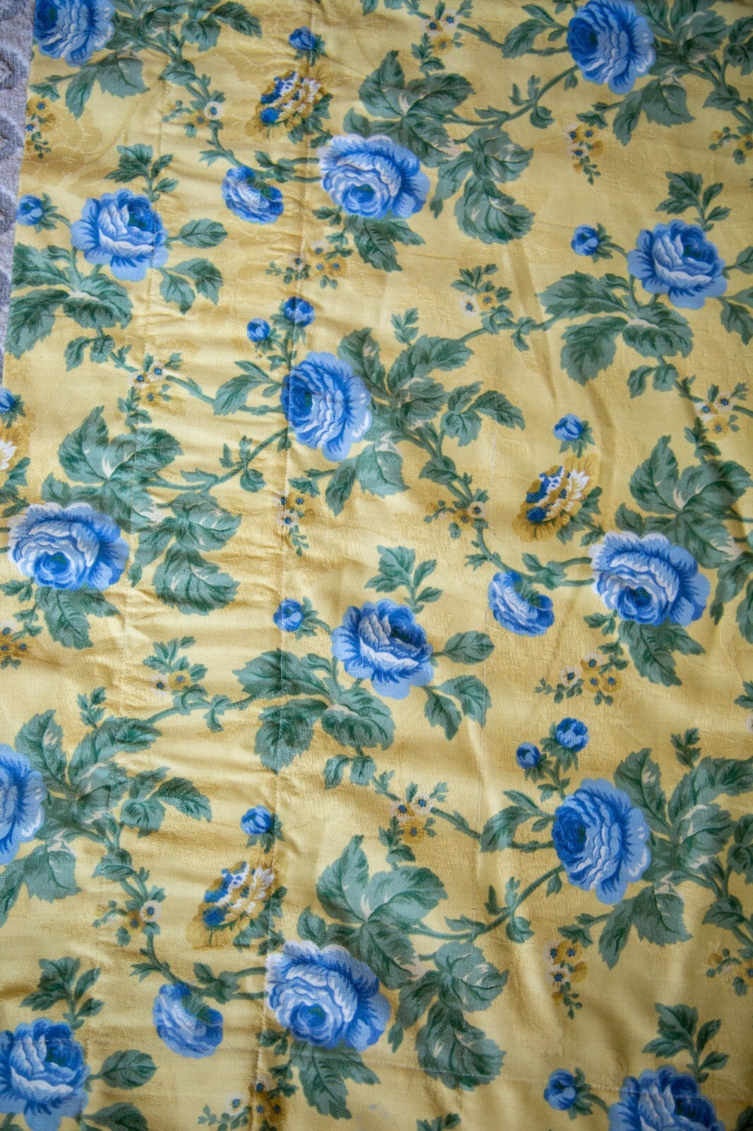 WINDOW VALANCE YELLOW FLORAL BLUE ROSES 18″x99″ SHABBY CHIC