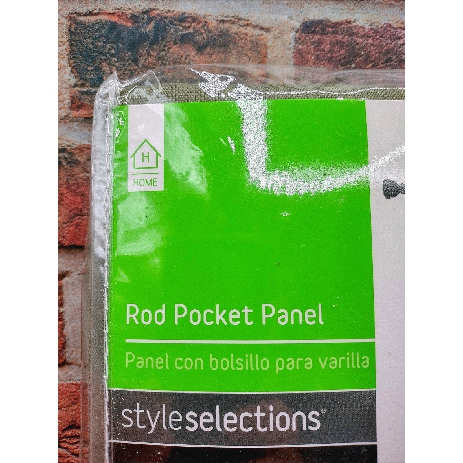 A Pair of Blackout Curtain Panels – Artichoke Green – Blocks 99% Light (40×63)