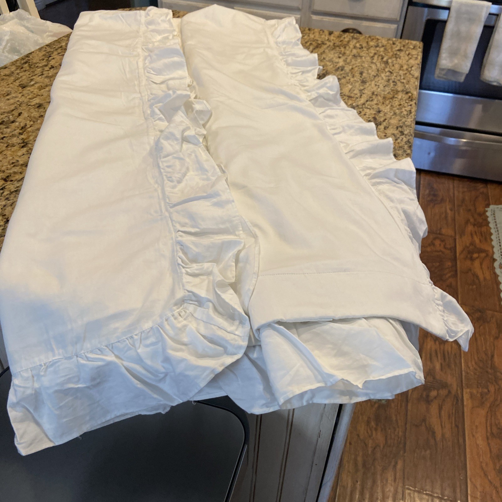Pottery Barn Black Out Curtain. White Cotton W/ruffle.44×92