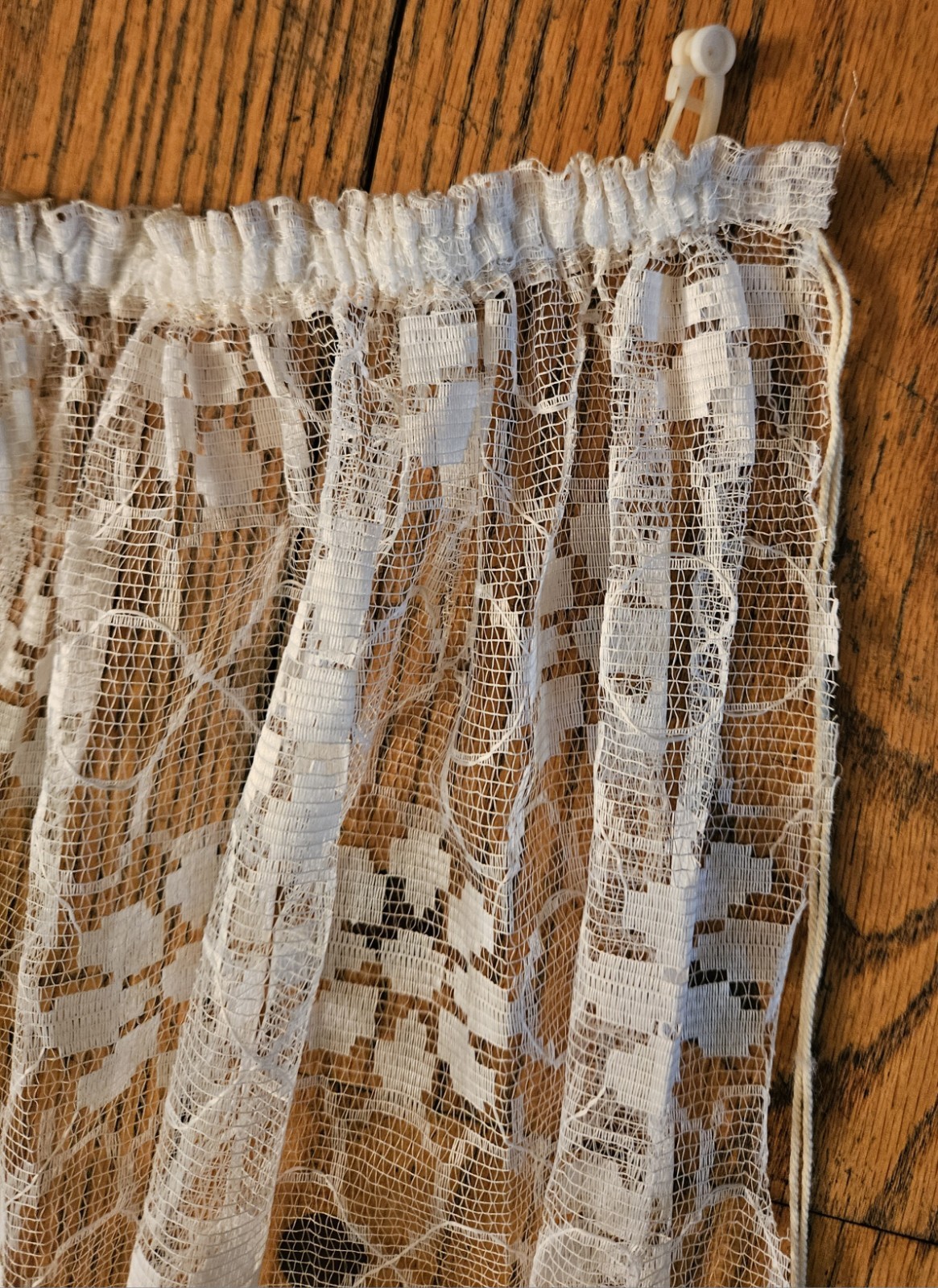 Vtg White Sheer Floral Lace Pattern Pair of Curtain Panels 68″W*x63″L Plastic Cl