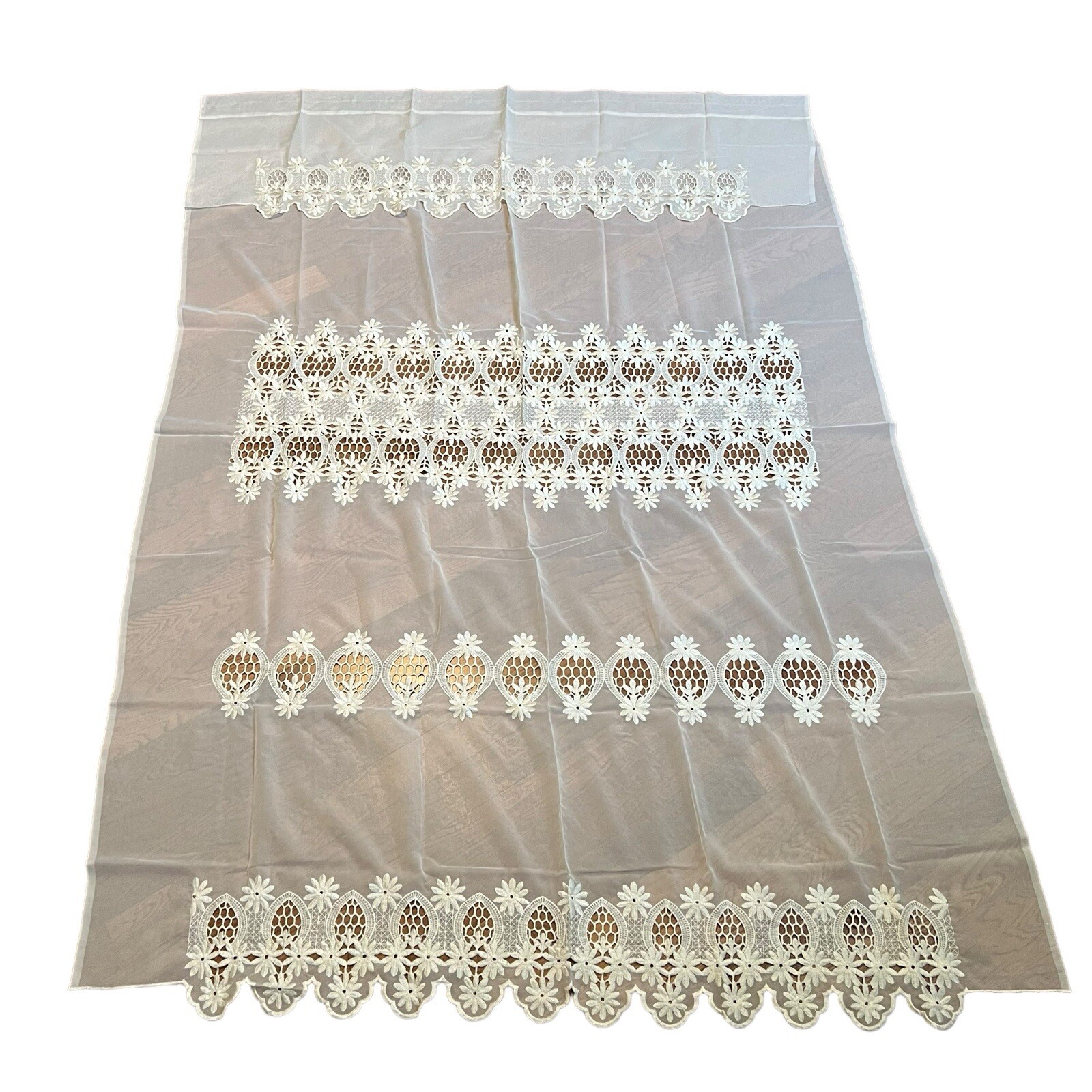Pair VTG Lace Sheer Curtain Tiers Embroidered Scallop Daisy Flowers White Tiers