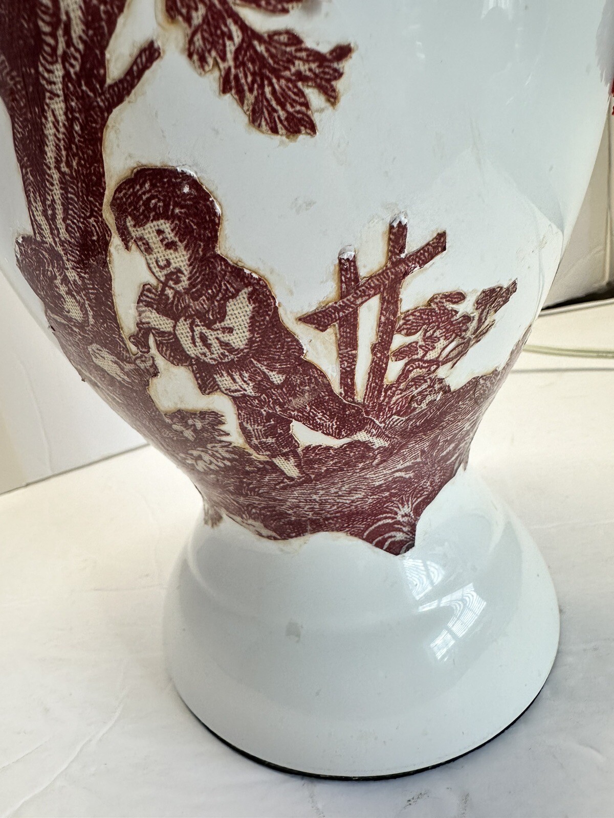 Waverly Ceramic “Country Life» Lamp Custom Design White And Red