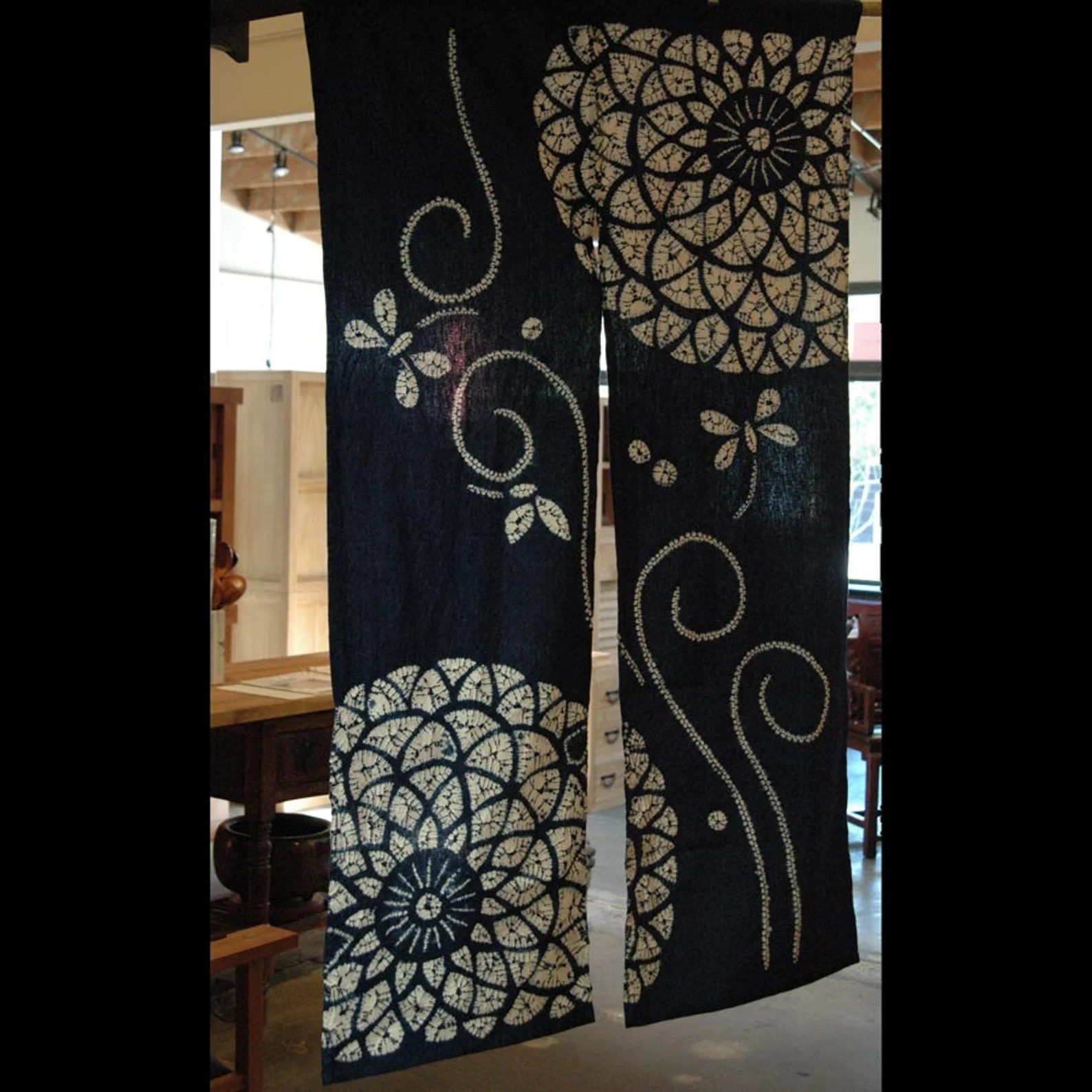 Dragonflies on navy blue