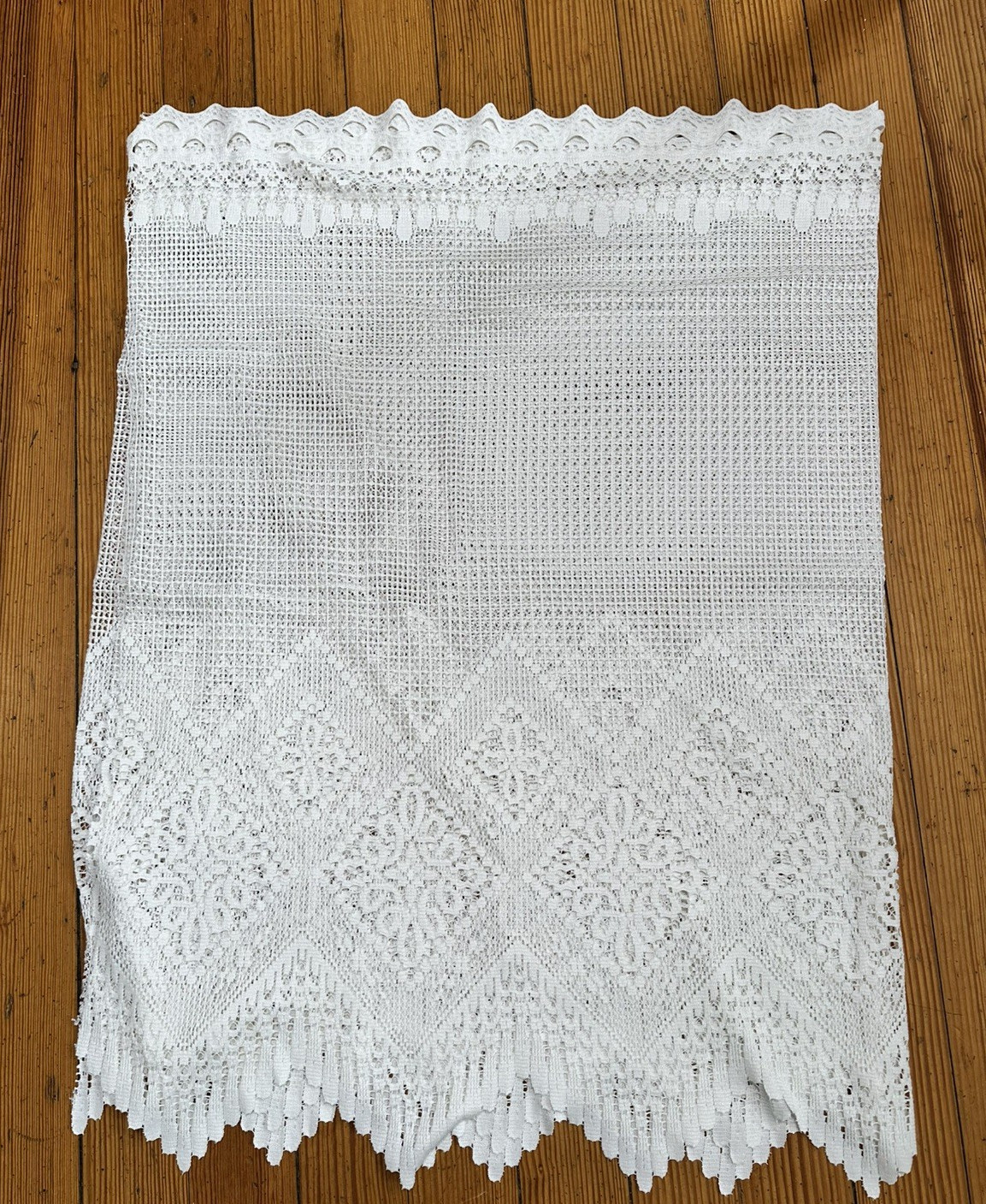 Unbranded White Lace Floral Curtain Panel W. 34in L. 68in