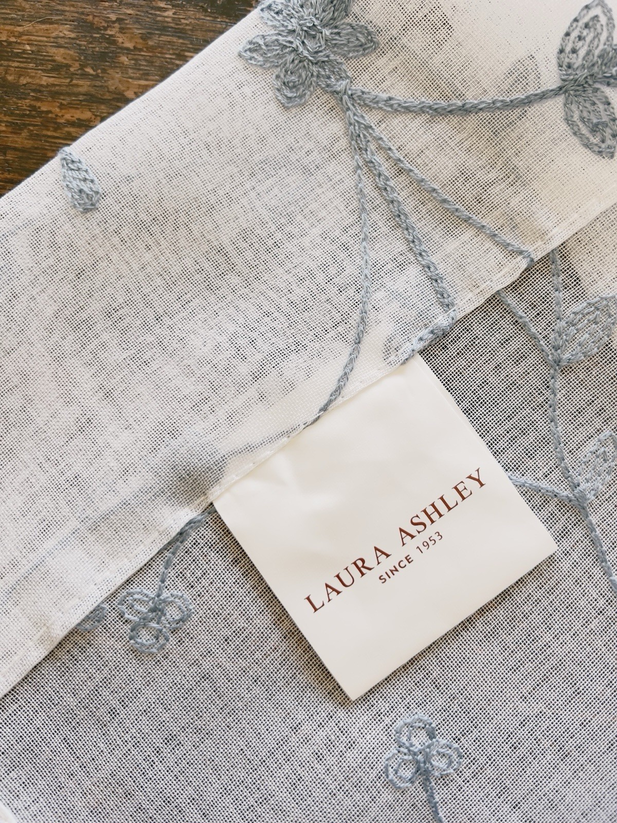 1of4 LAURA ASHLEY BLUE EMBROIDERED FLORAL WHITE SEMI SHEER CURTAIN PANEL 36×84