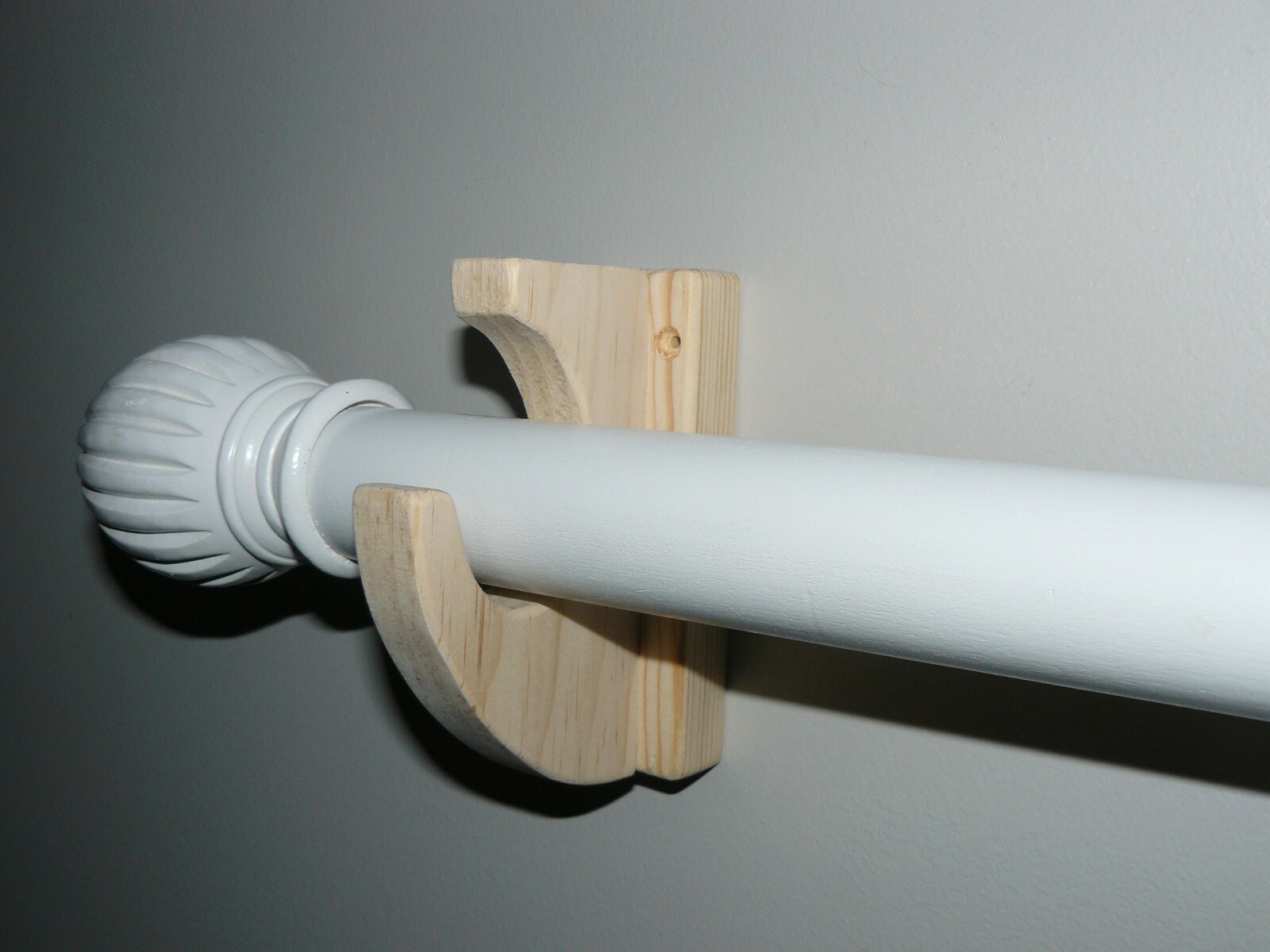 Small 1 1/2 inch Front Niche Rod Holder