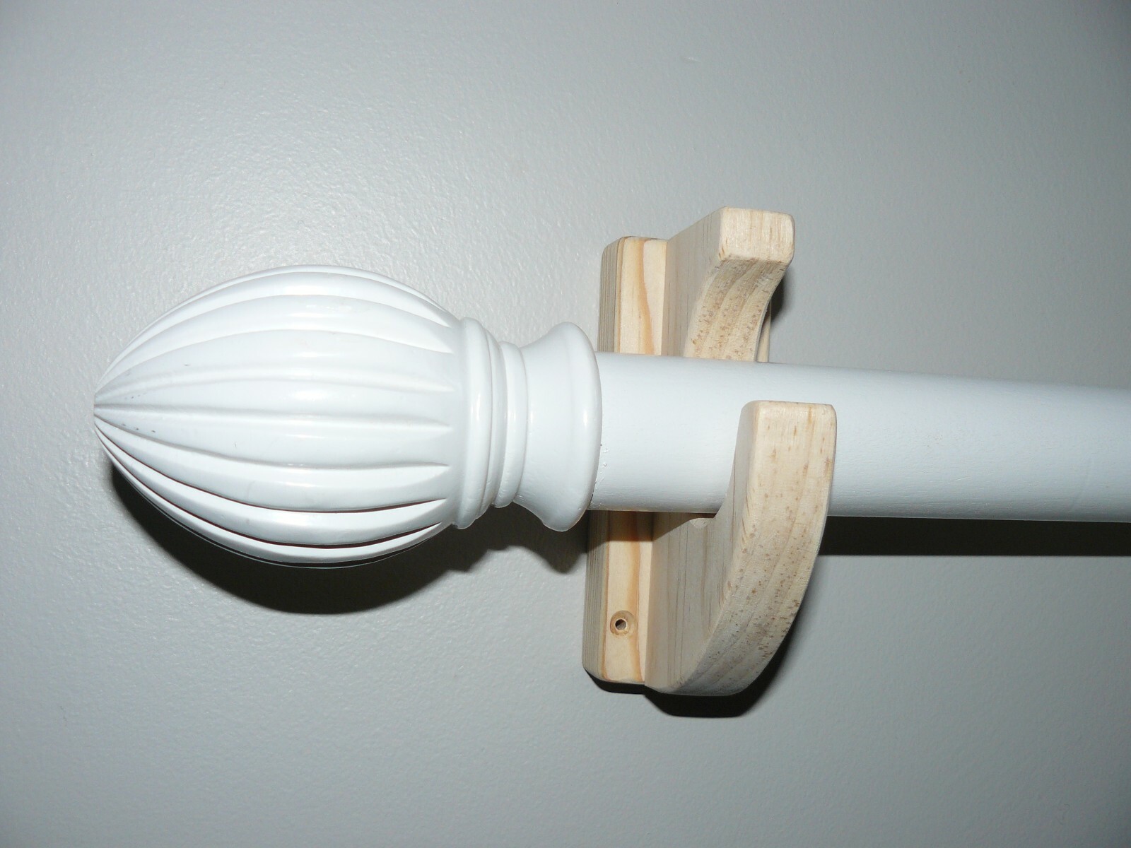 Small 1 1/2 inch Front Niche Rod Holder