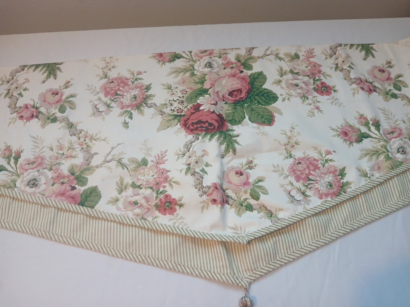 #2 Waverly Cartona Malatesse Floral Ascot Lined Tassel Valance 21″ X 52″