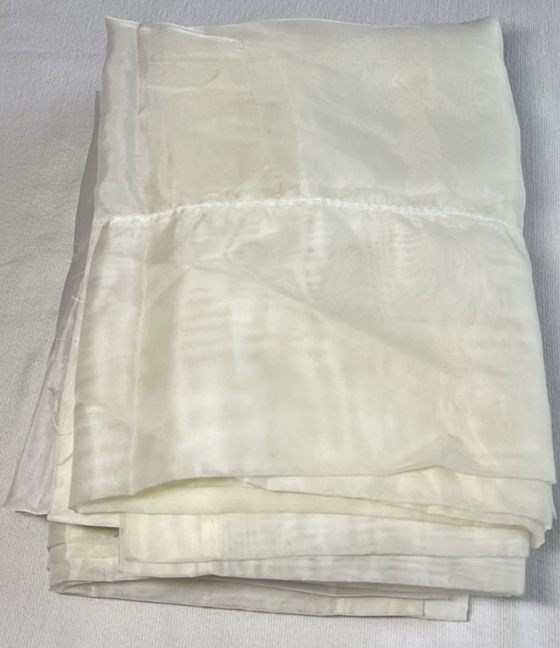 SheerS (2) Ivory Rod Pocket Window Panel Curtain Drapes 60 x 84 in EUC