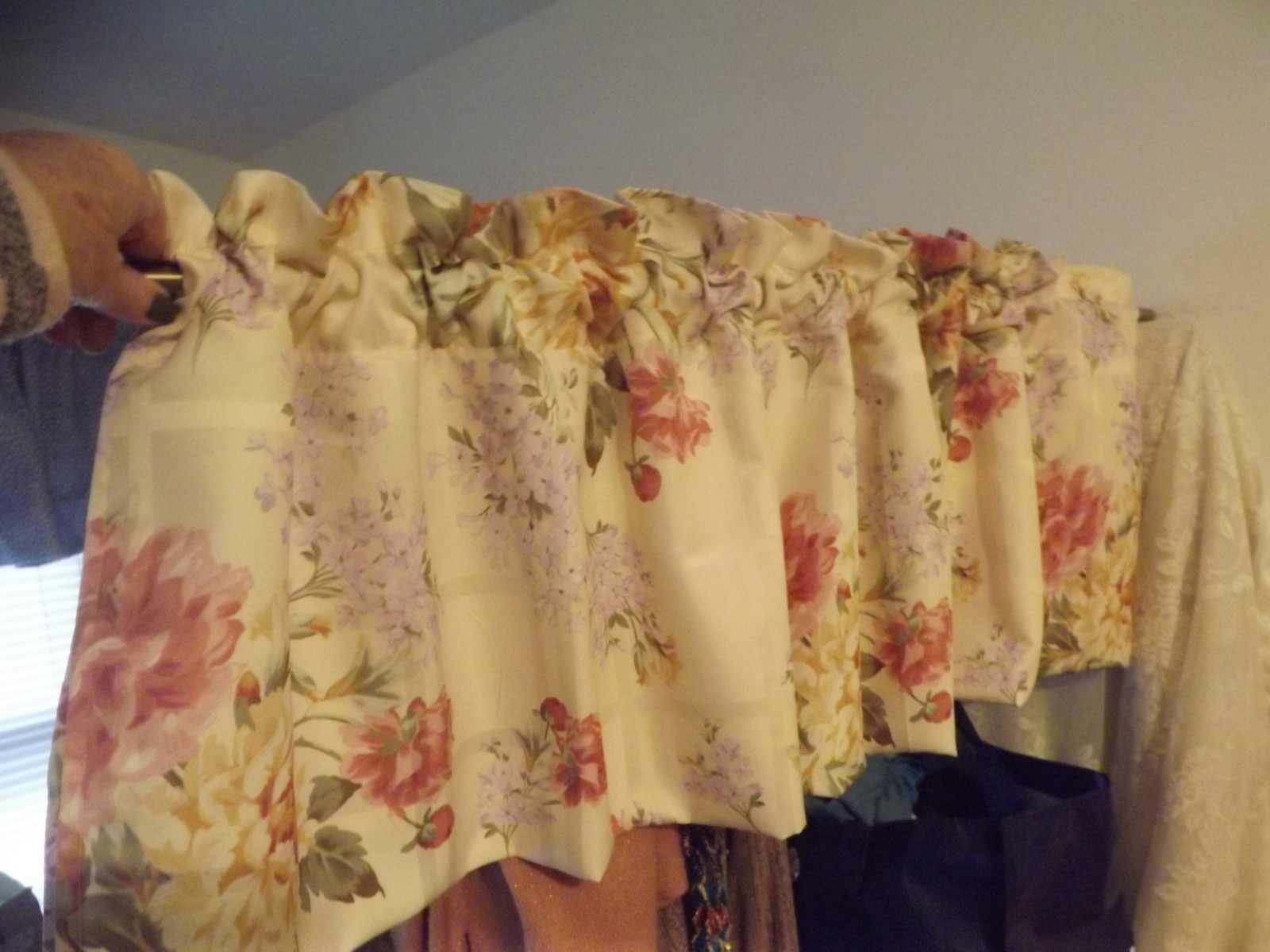 FLORAL blouson VALANCE pink cabbage roses ON BUTTERCREAM BACKGROUND 60Wx16