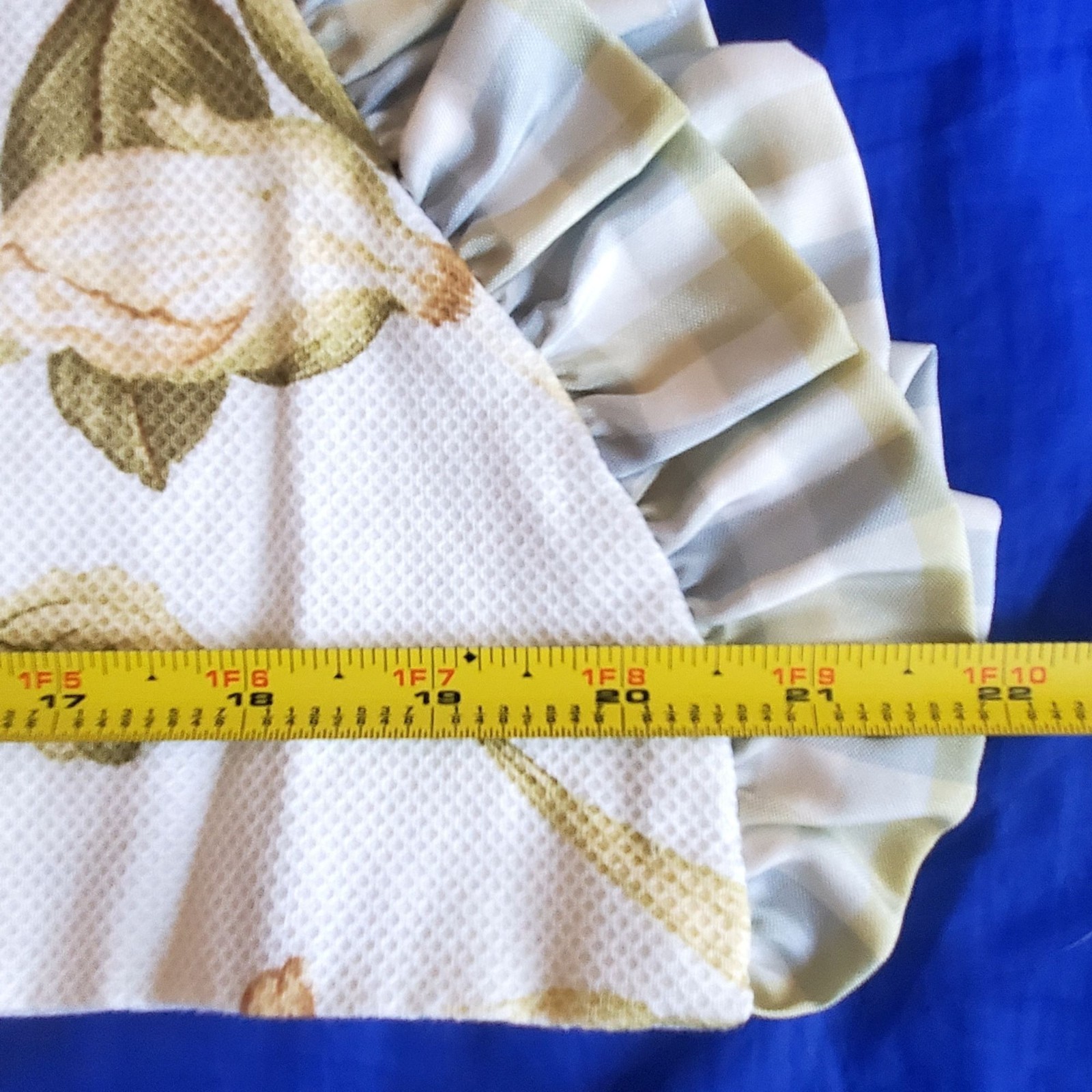 Vtg Williamsburg Valance 68Lx22″ White, Creamy Yellow Floral Cotton Plaid Ruffle