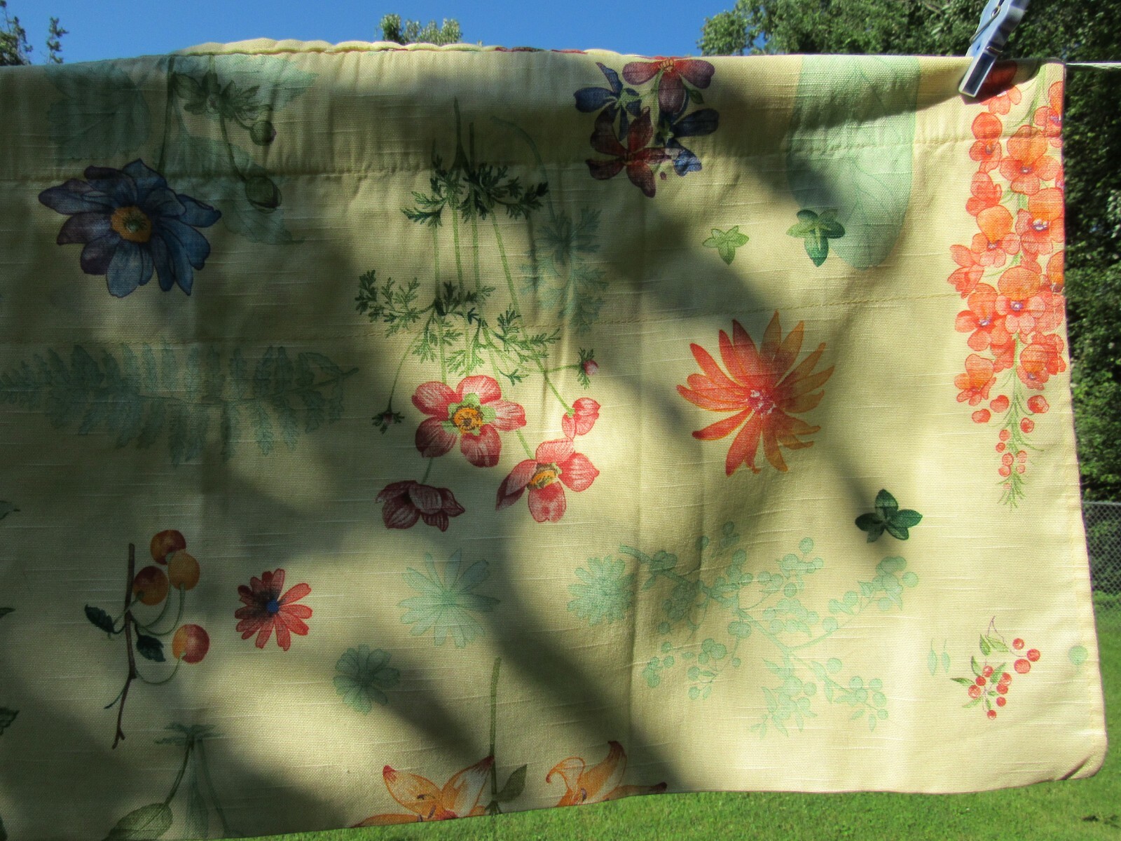 PRE-OWNED PAIR OF WAVERLY YELLOW FLORAL VALENCES – PRETTY – 16 X 79 – USA