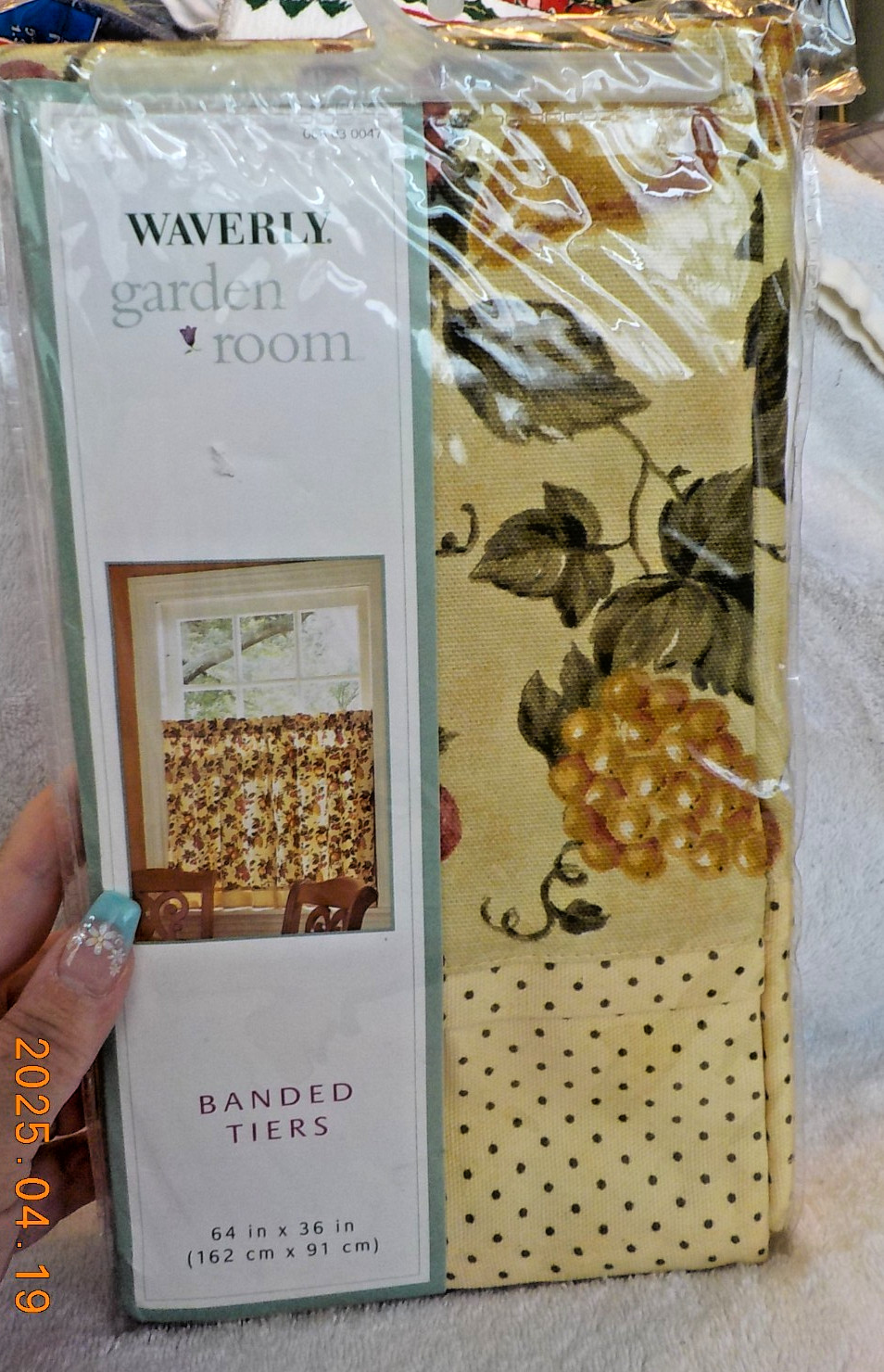 Waverly Garden Room Banded Tiers Window Treatment Floral Manor Fruit 64″ x 36″