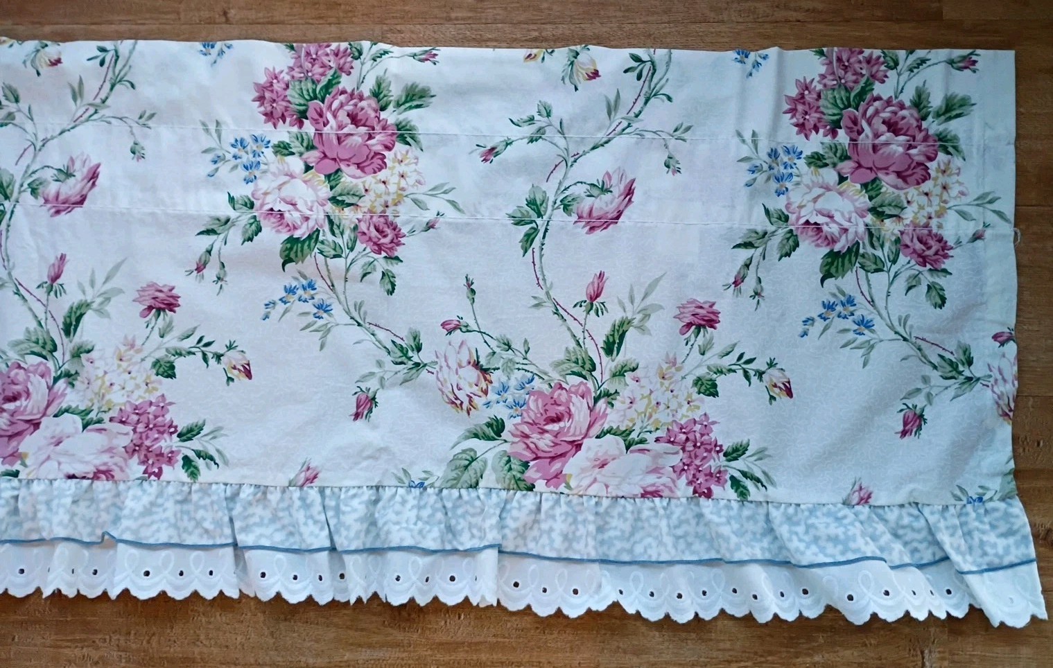 Vtg WAVERLY BELLE RIVE Floral Eyelet Lace Cottage Core Valance 84 X 18