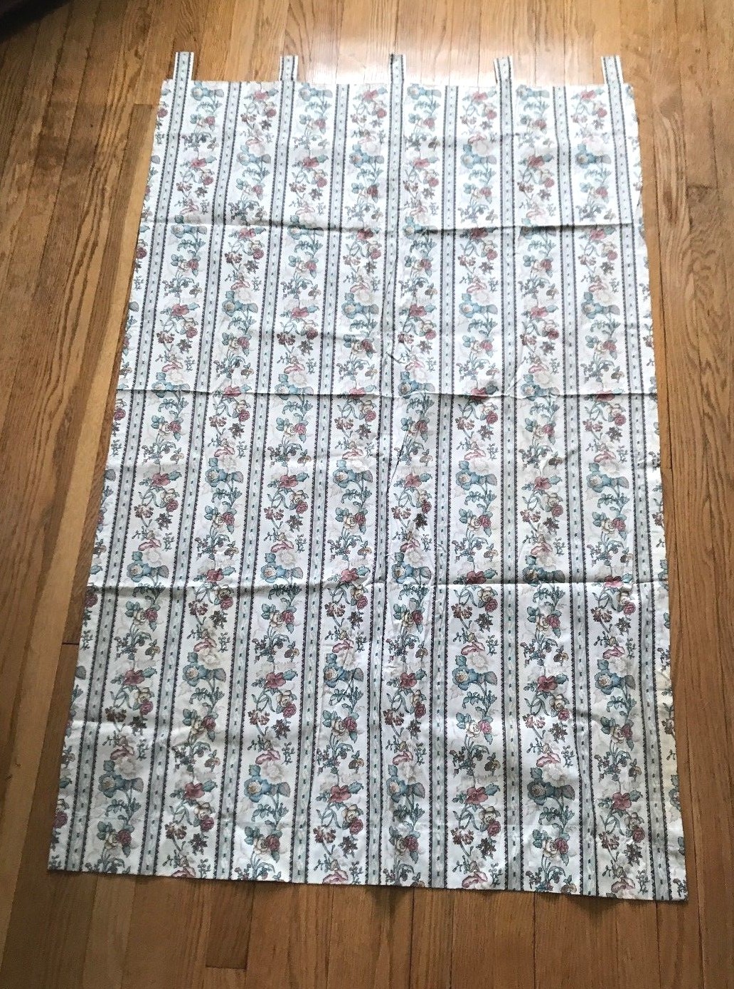 CURTAINS-TAB TOP FLORAL SET OF 2 (62″ X 37″) WITH TIE BACKS (23″ X 4″)