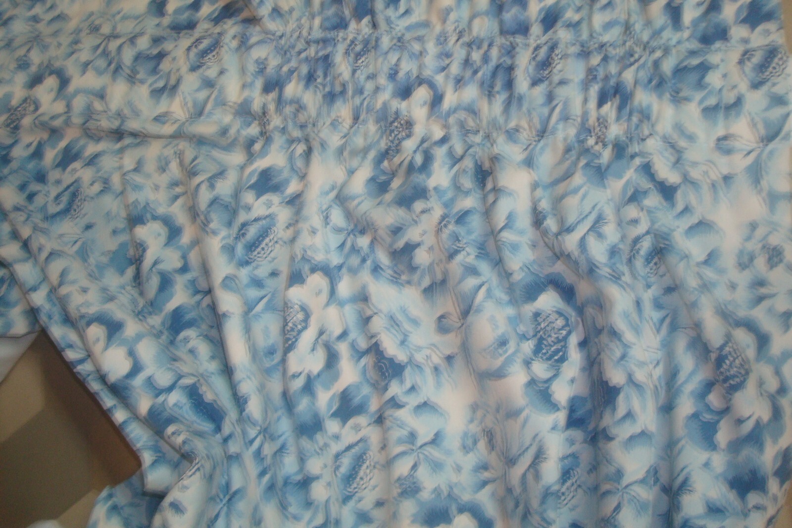 New 5 pc Laura Ashley Lined Drapes w/ Ruffled Valance & Ties Floral Blue 86″ lg