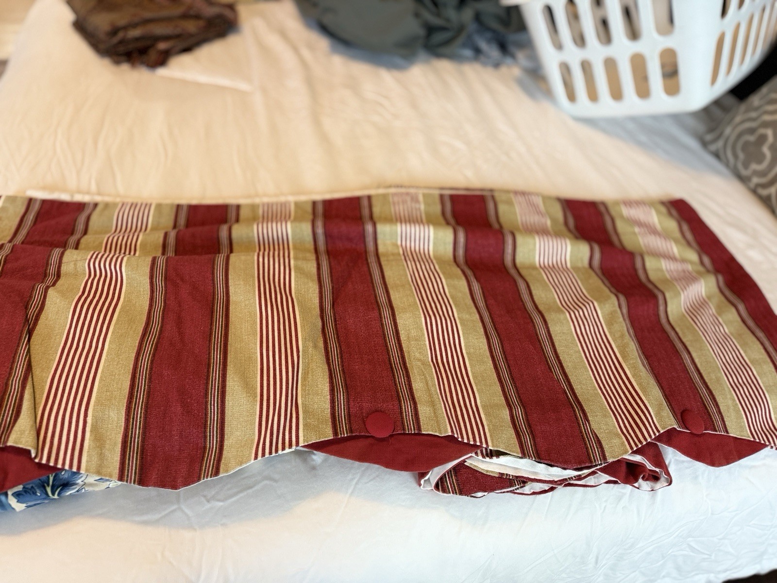 Waverly Capulet Stripe Valance Red Gold Tiered Scalloped Button Trim 80 x 18″