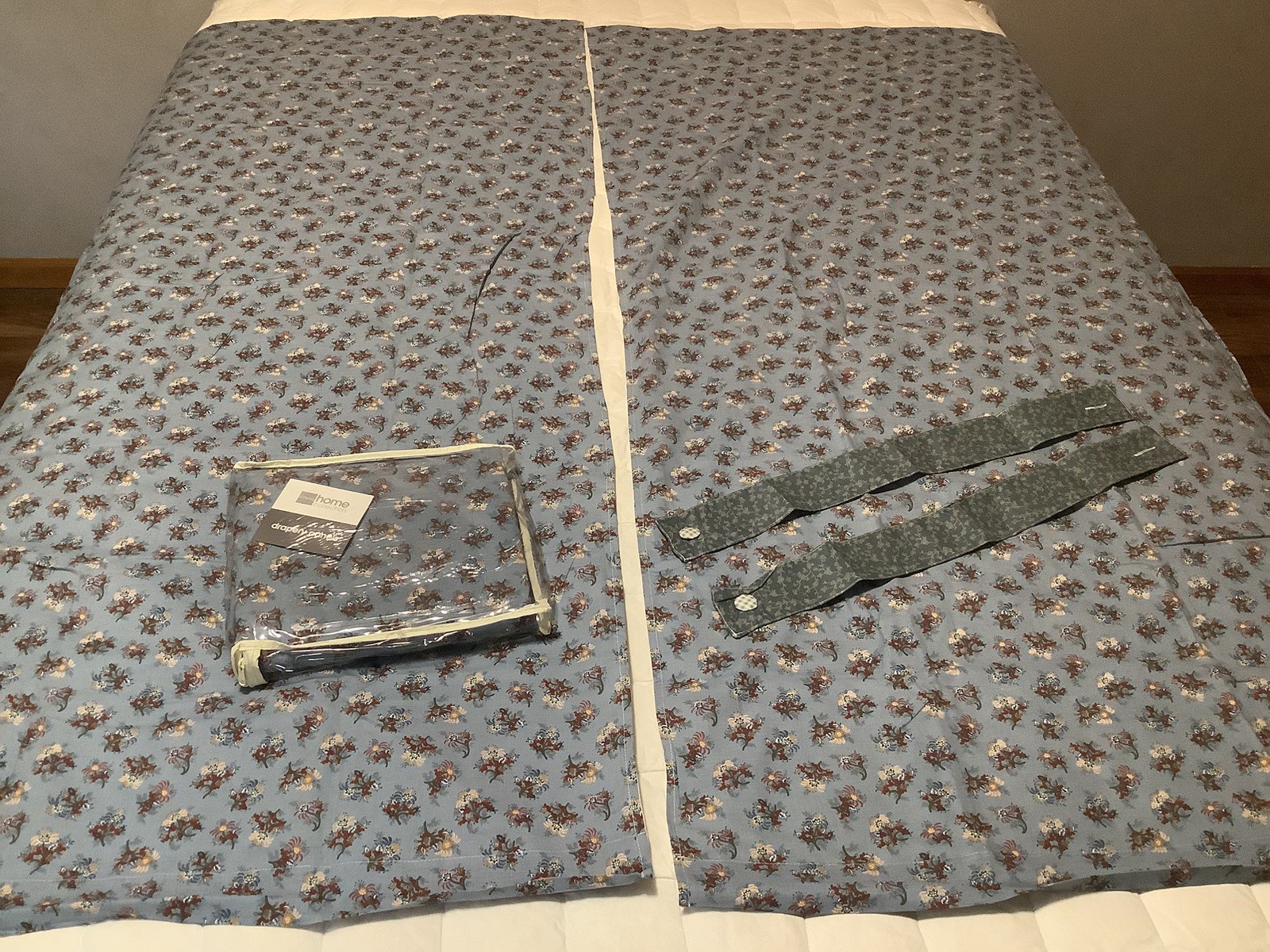 JC PENNEY 4 Blue Floral Curtain Panels & Tie Backs New! 84×63”