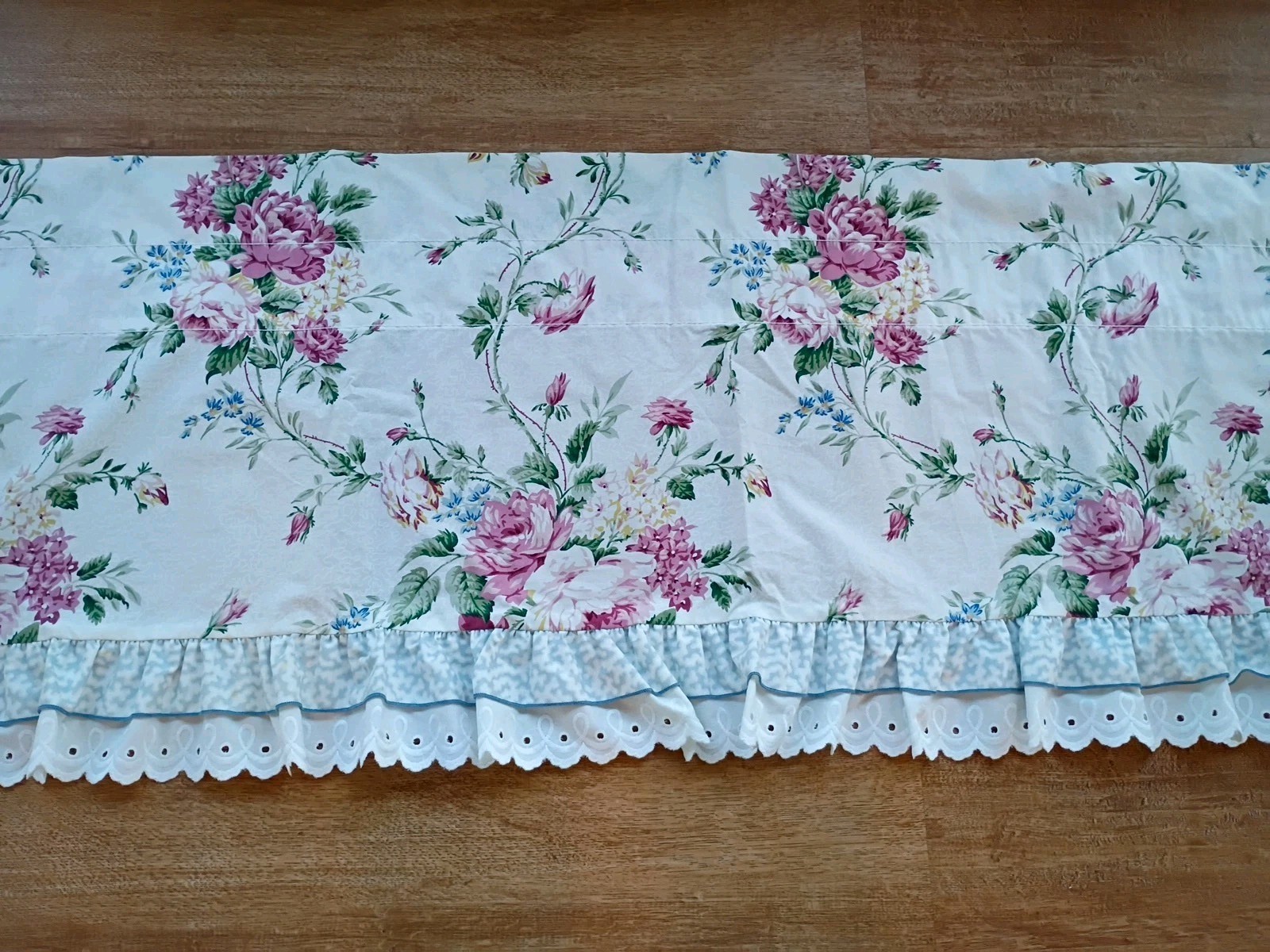 Vtg WAVERLY BELLE RIVE Floral Eyelet Lace Cottage Core Valance 84 X 18