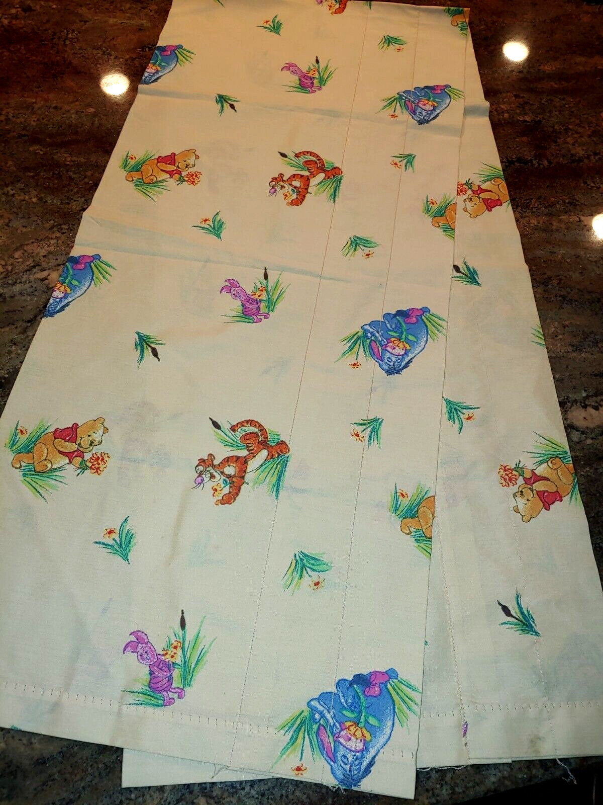 Wamsutta Disney Poo, Eeyore, Piglet, Tigger Rod Pocket Balloon Valance 84×18″