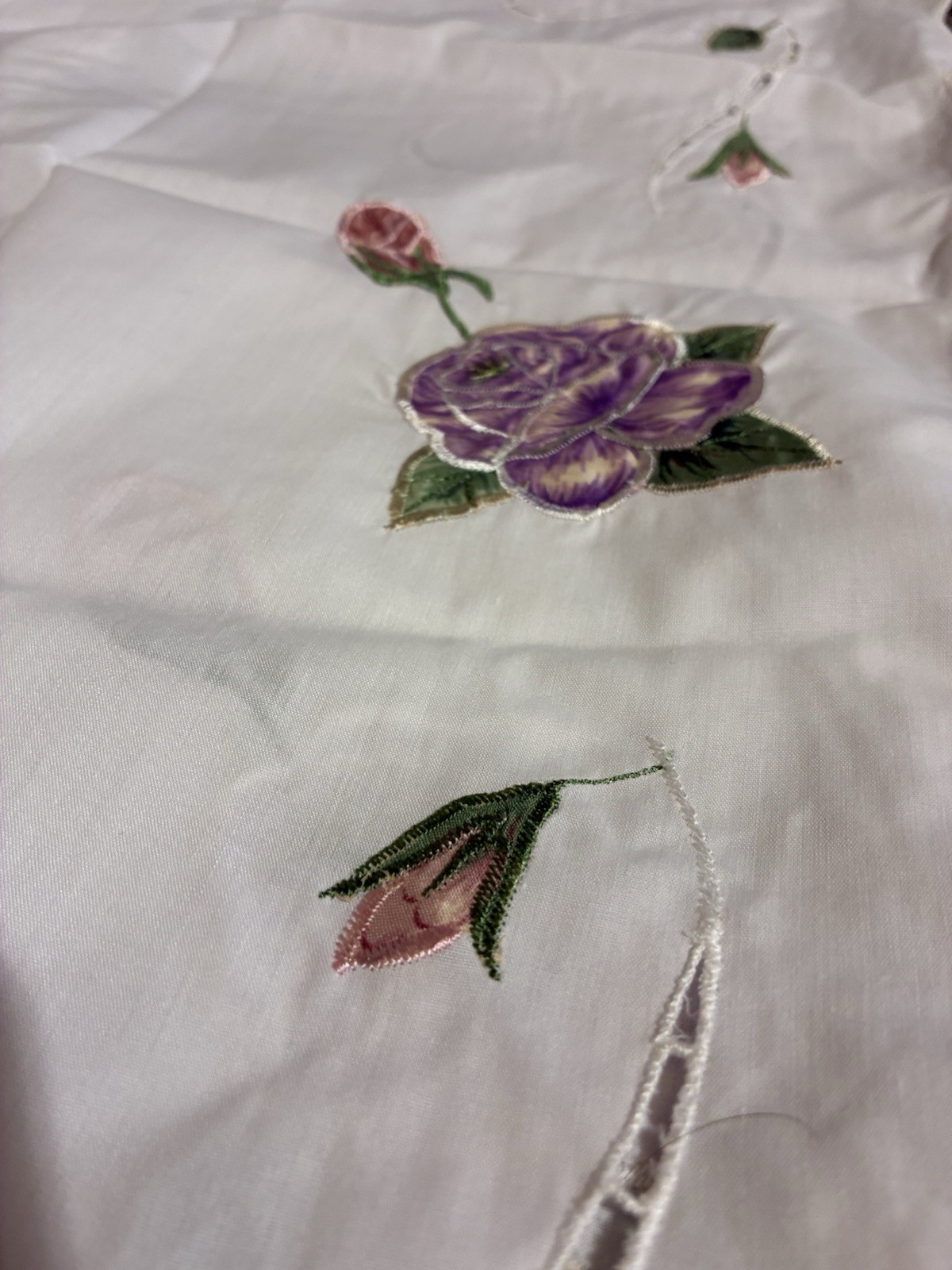 VTG White Window Valance With Floral Pattern Style Mandy purple and pink flowers