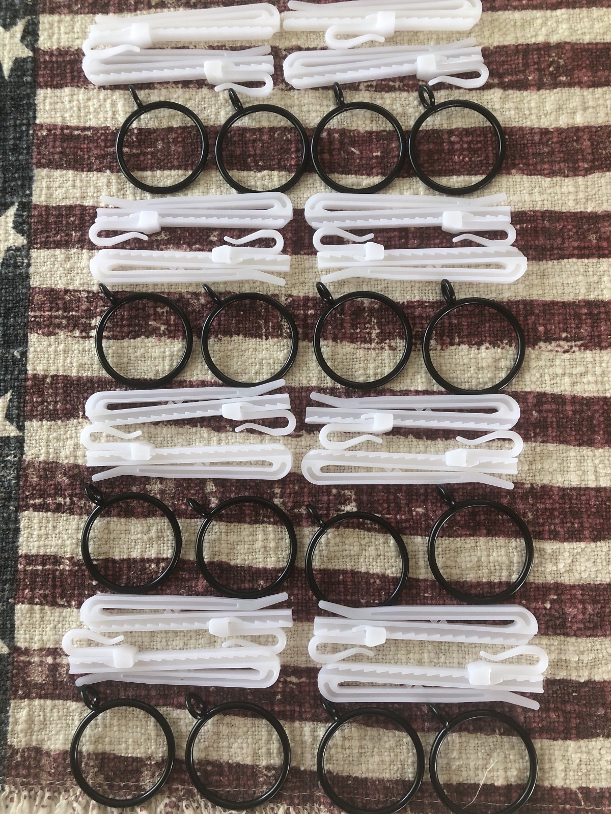 16 Pcs 1.5″ Metal Curtain Rings Black with Adjustable Plastic clips