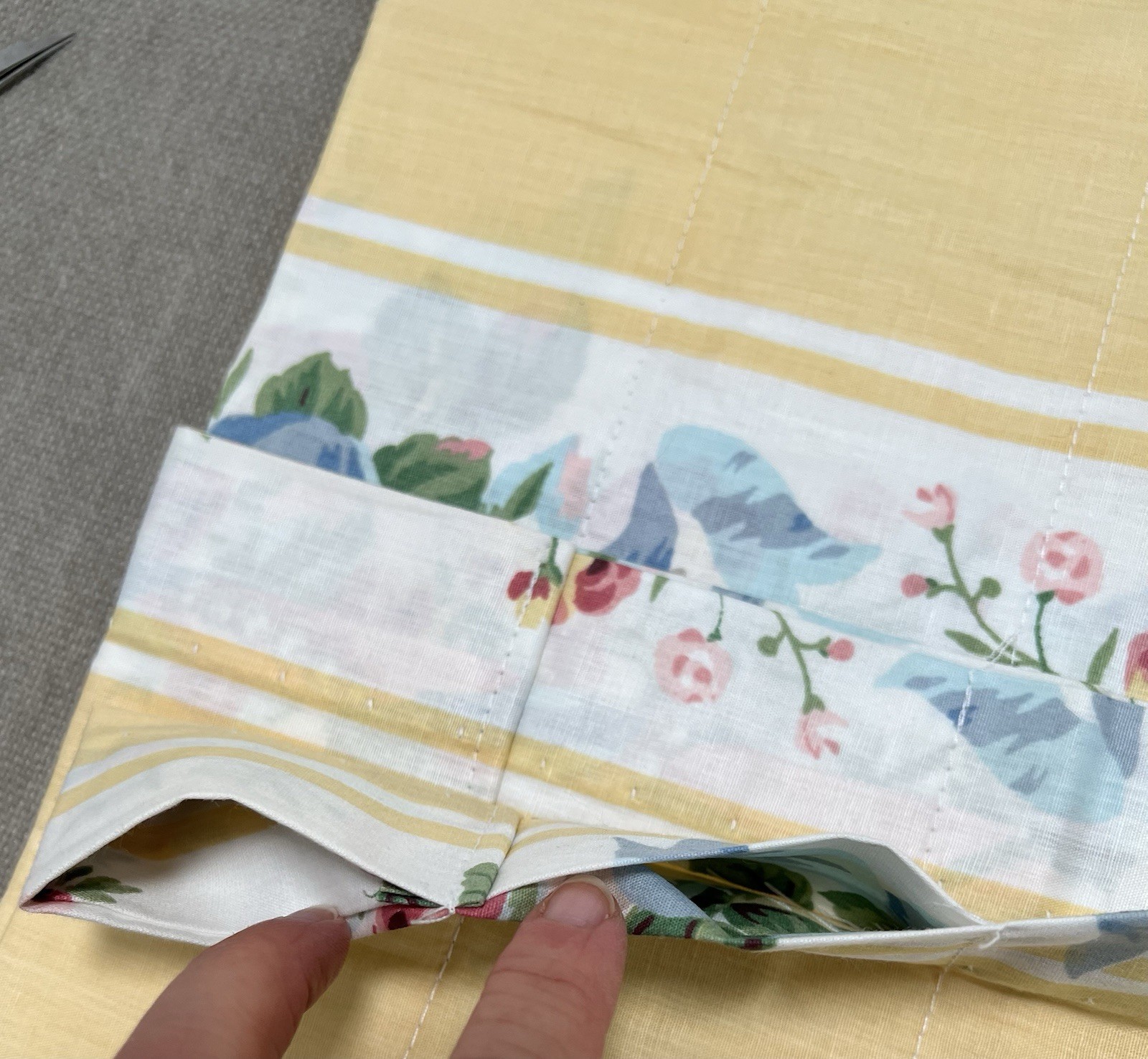 Vtg Croscill Princess Window Valance Cottagecore Floral Rose Bloom Yellow *Read