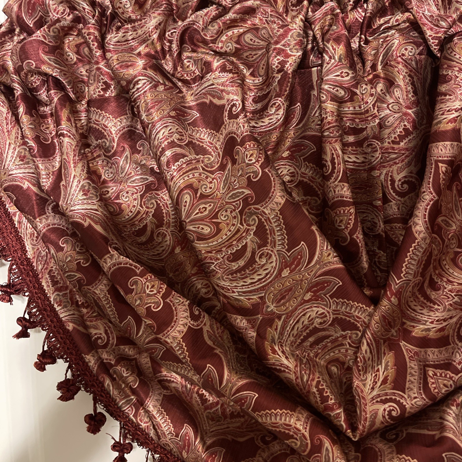 JC Penney Royal Velvet Paisley Burgundy Gold Waterfall Valance 40×23 Tassels