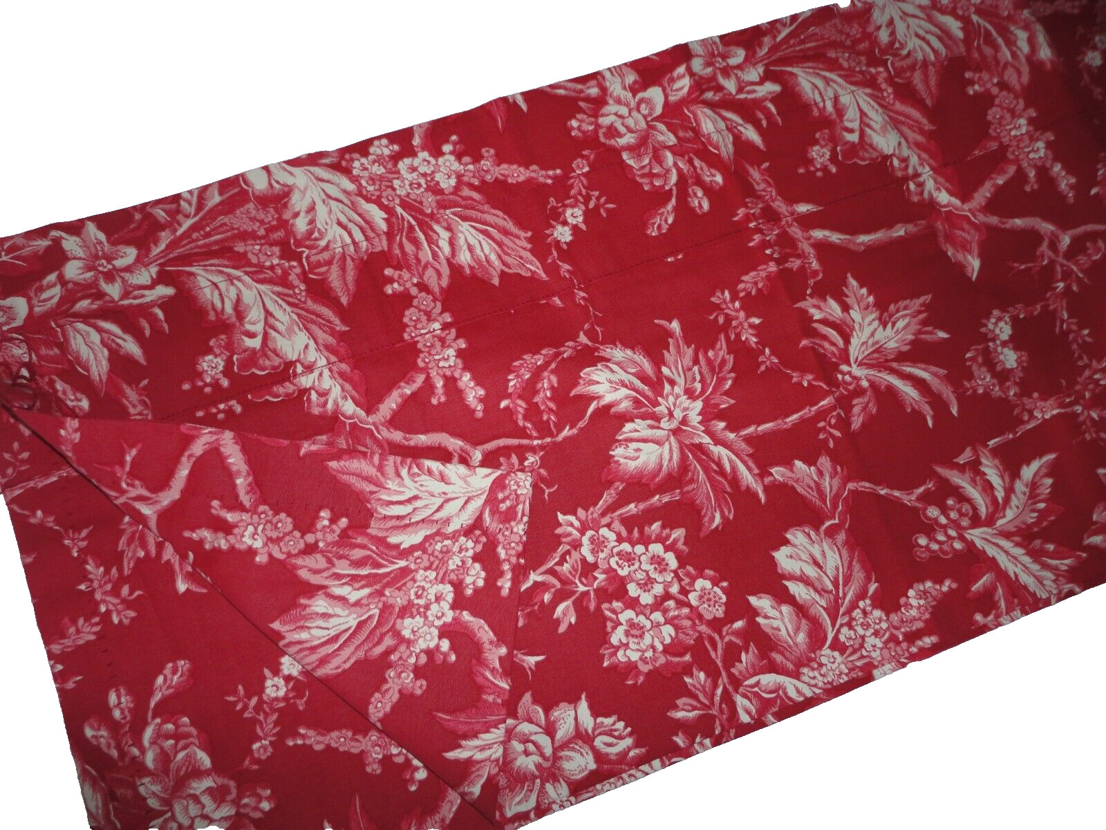 MARTHA STEWART FRENCH RED & WHITE FLORAL (1) BLOUSON TAILORED VALANCE 17 X 84