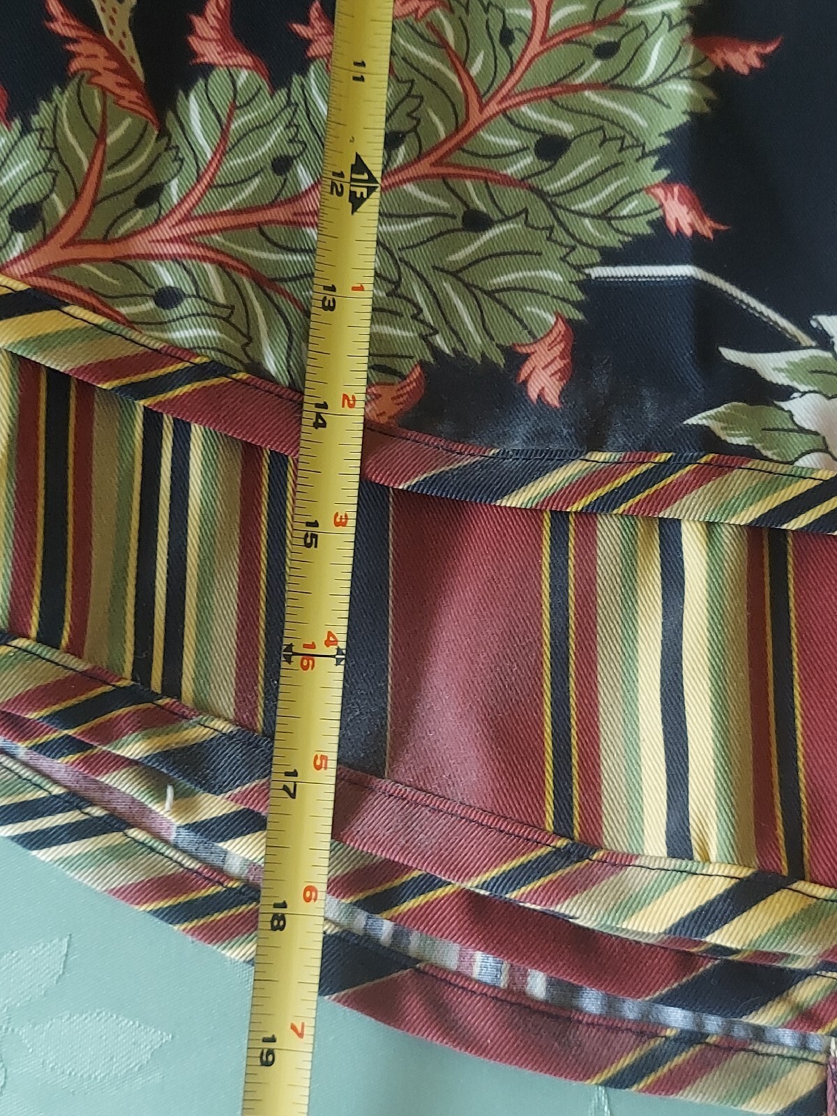 Waverley Valance. Measures 50″ Wide X 18″ Length EUC